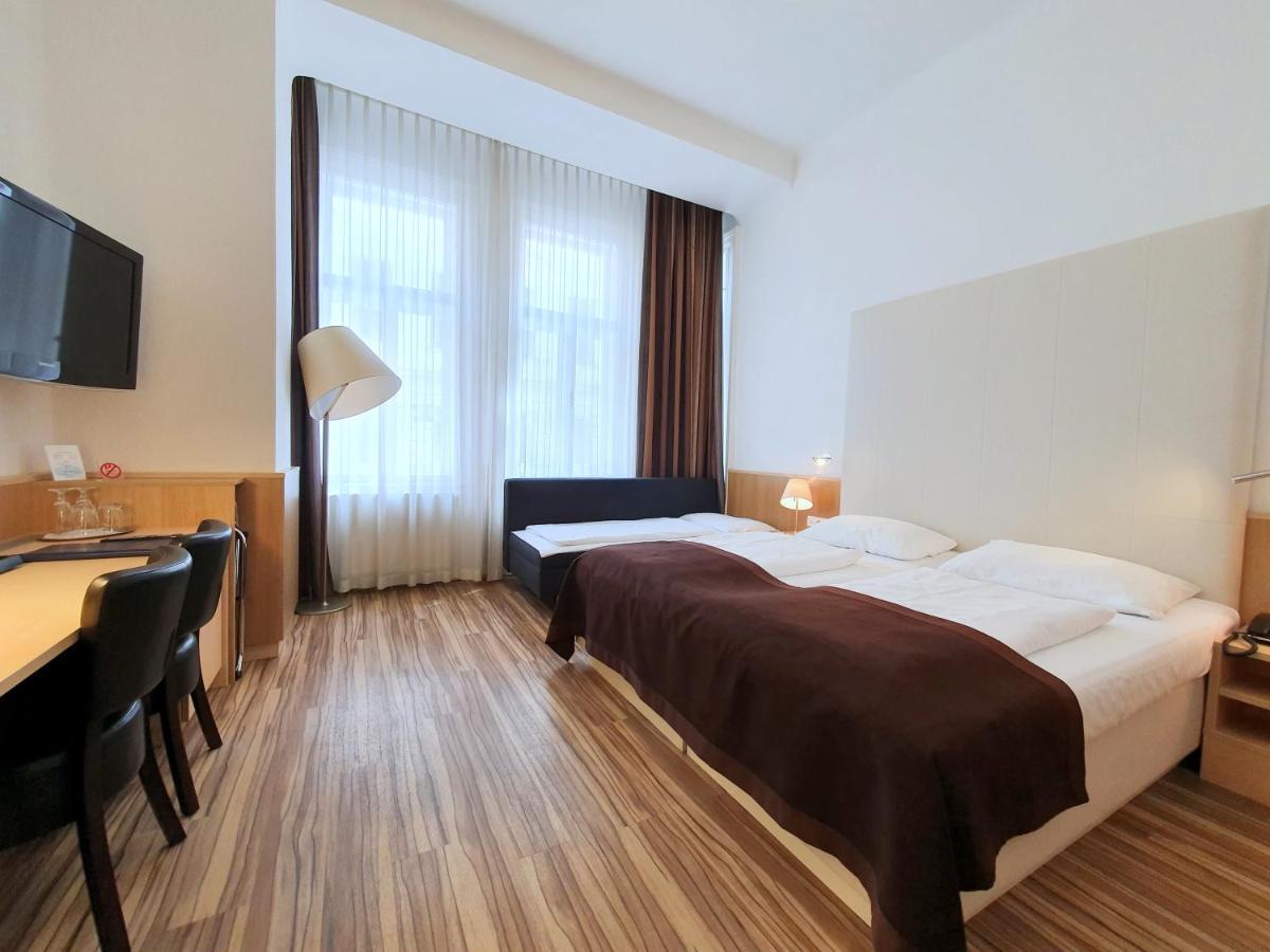 Executive - Kolmen hengen huone
