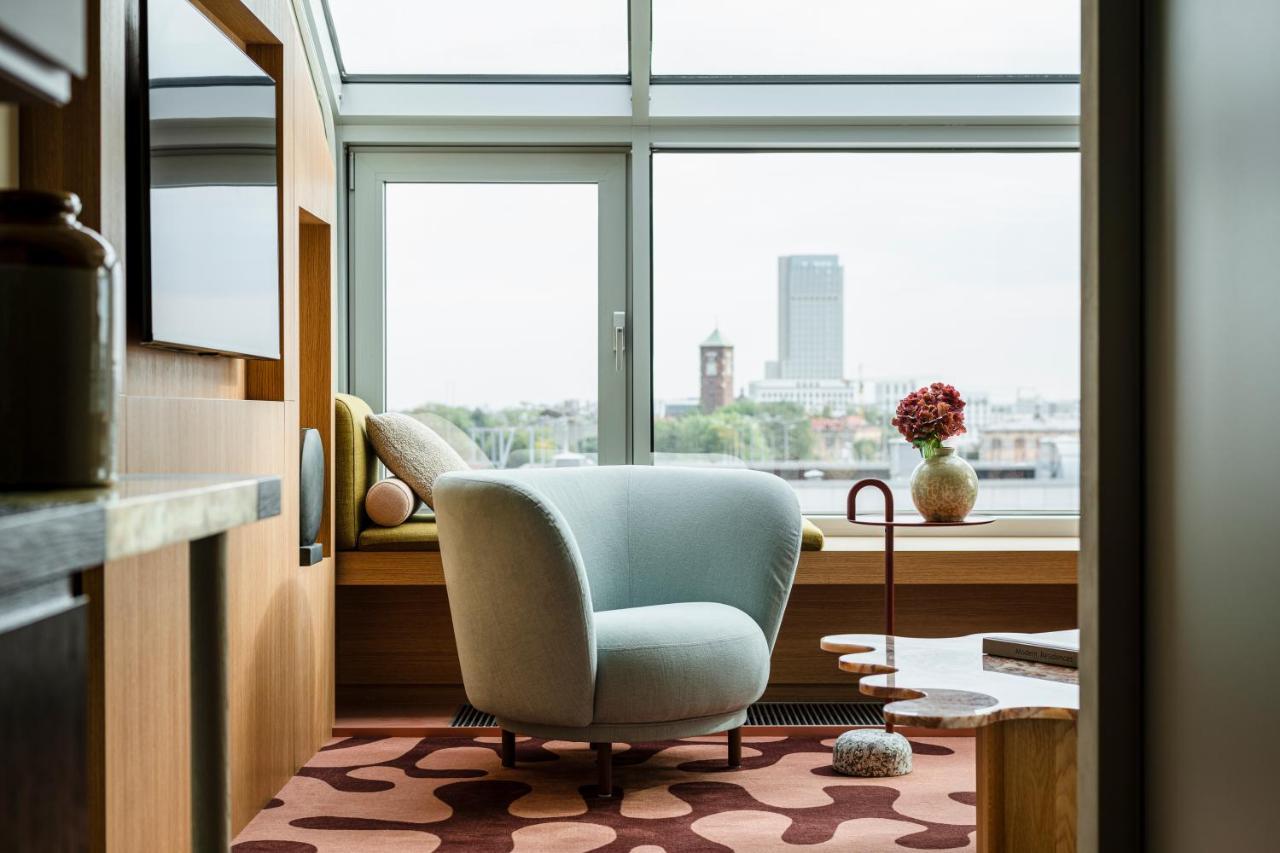 Suite,1126341771:JPEG