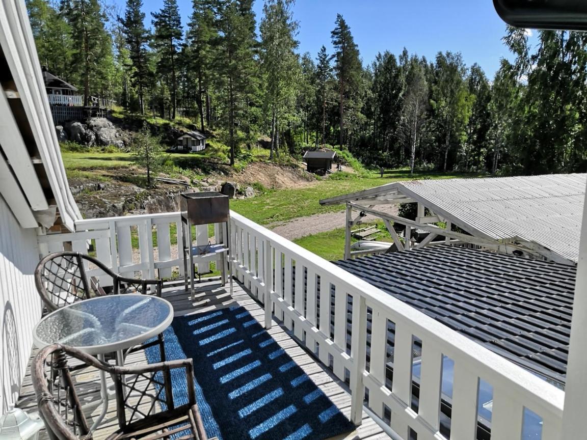 Kolmen hengen huone - Oma kylpyhuone