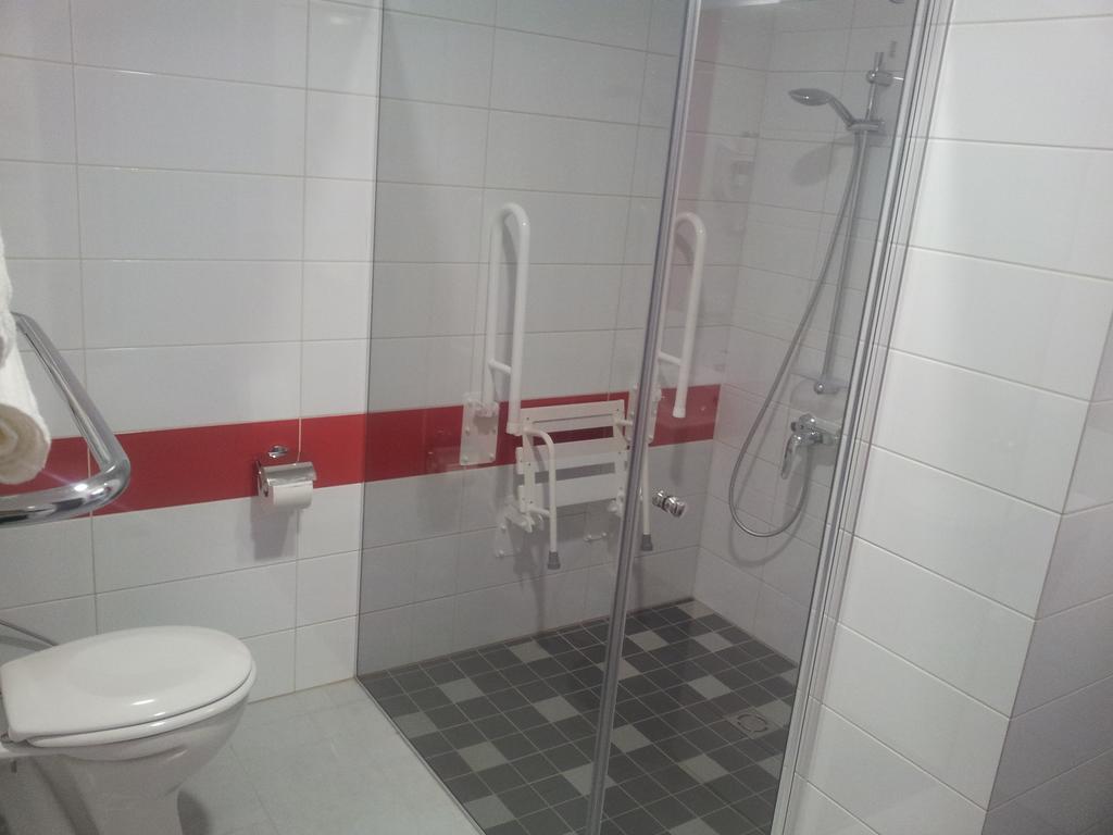 Standard - Kolmen hengen huone