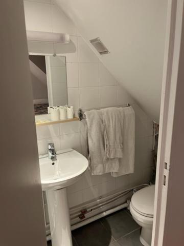 Neljän hengen huone - Kylpyhuone