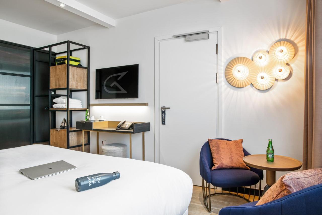 Executive Room with One Queen Bed