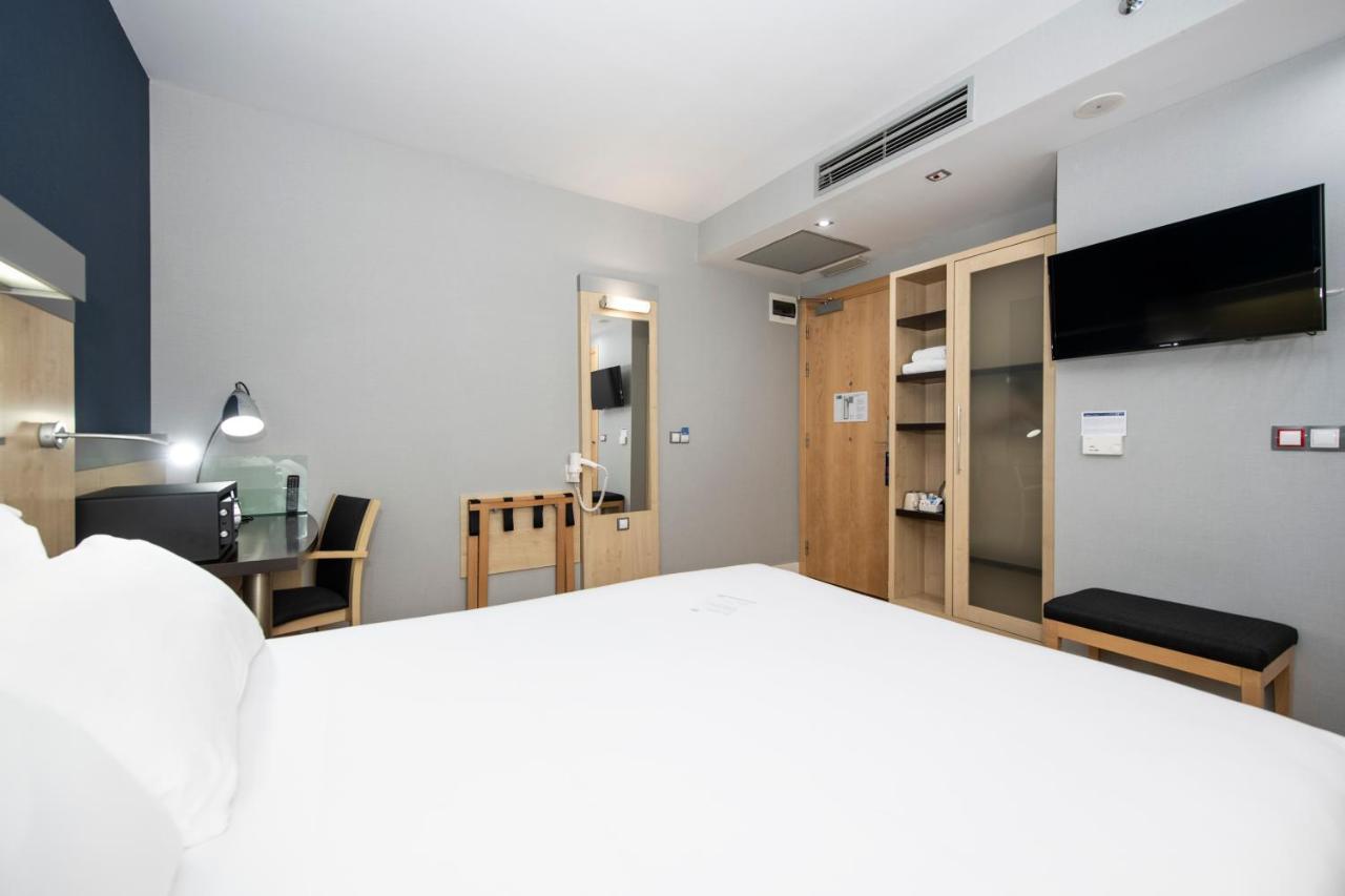 Standard Queen Room - Accessible with Free Breakfast