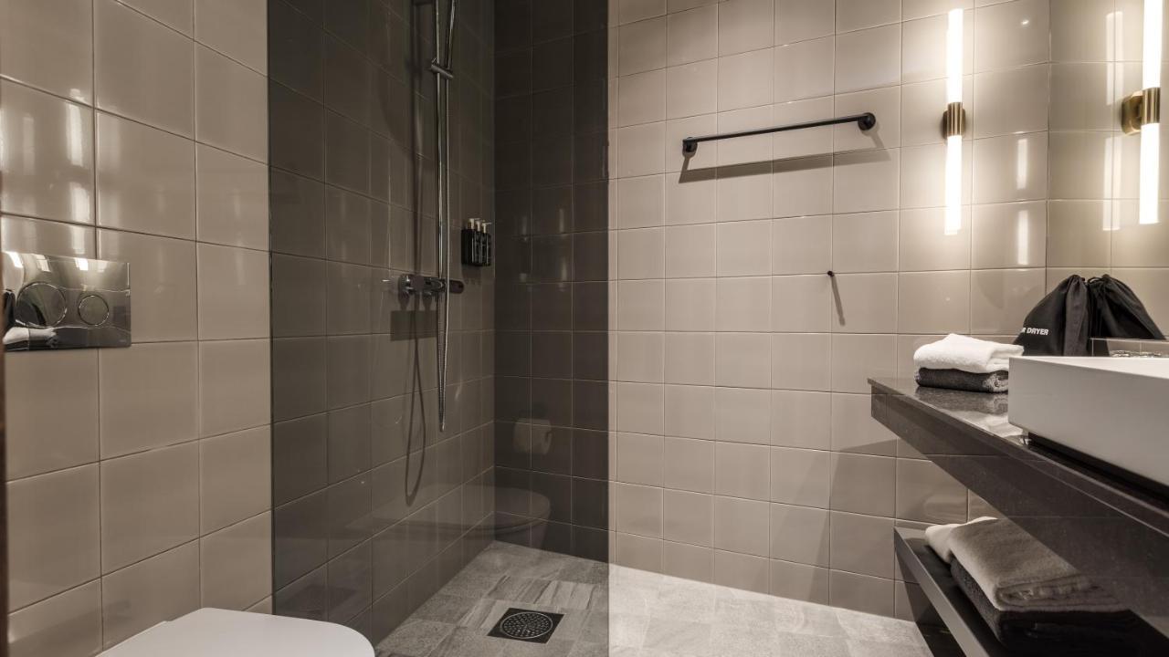 Compact Room,1310557600:JPEG