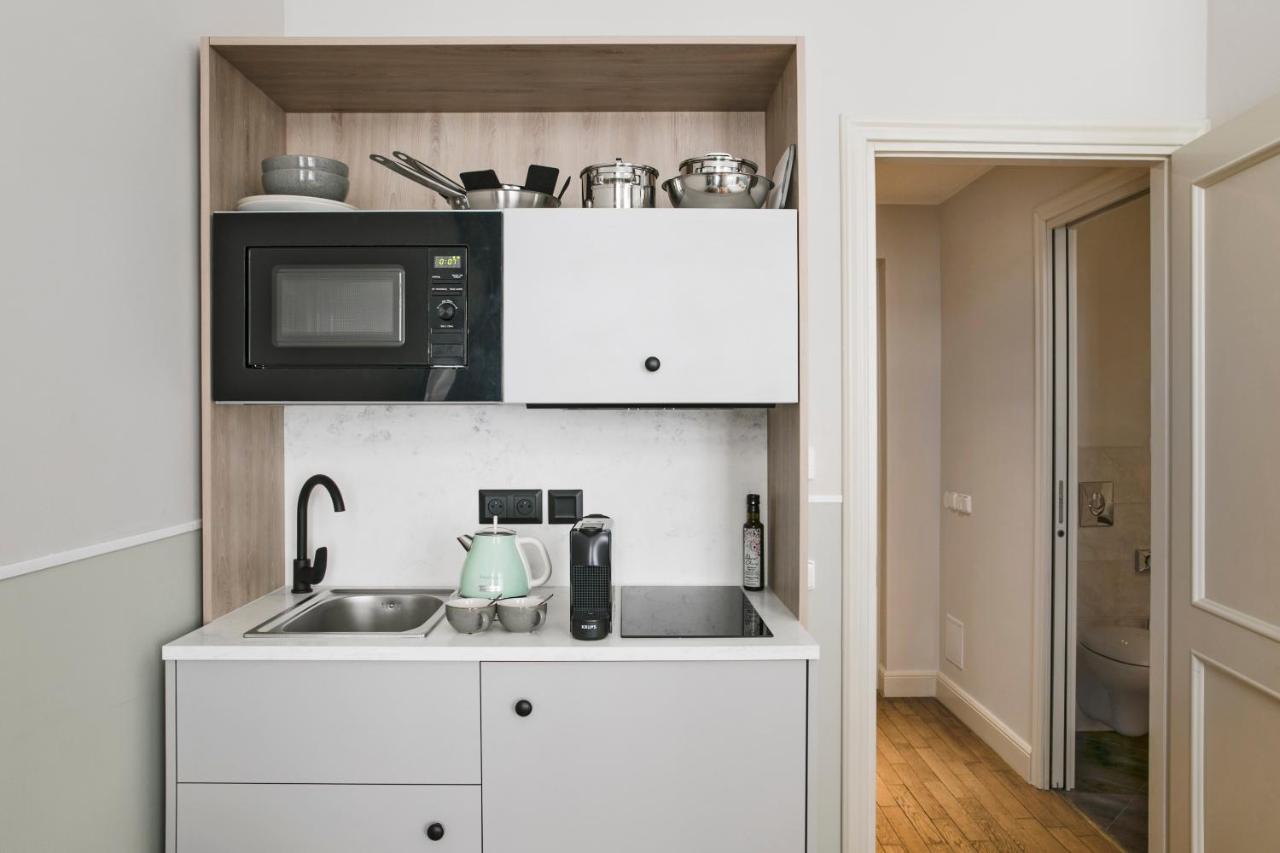 Large Studio with Kitchenette