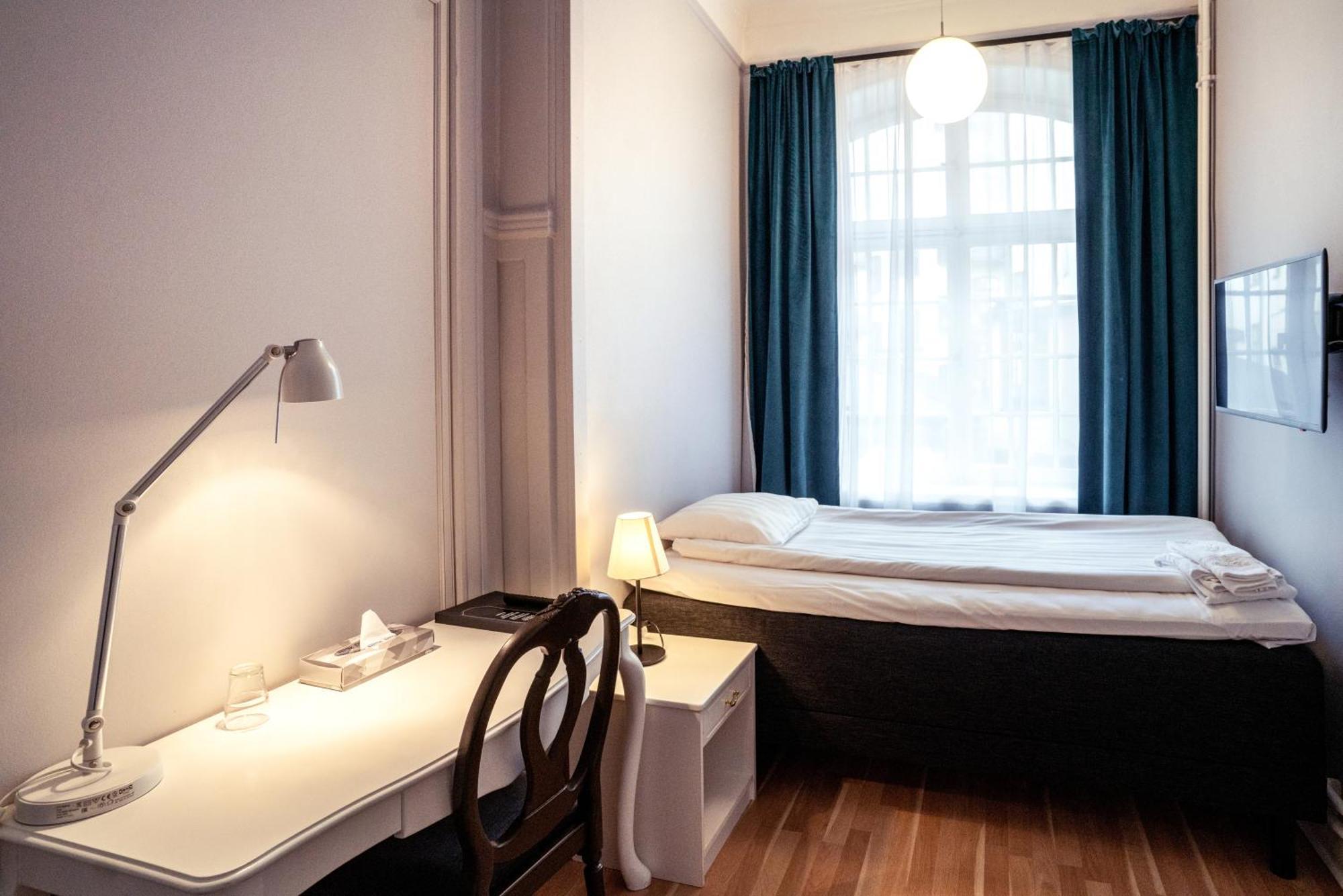 Single Room,1583650849:JPEG
