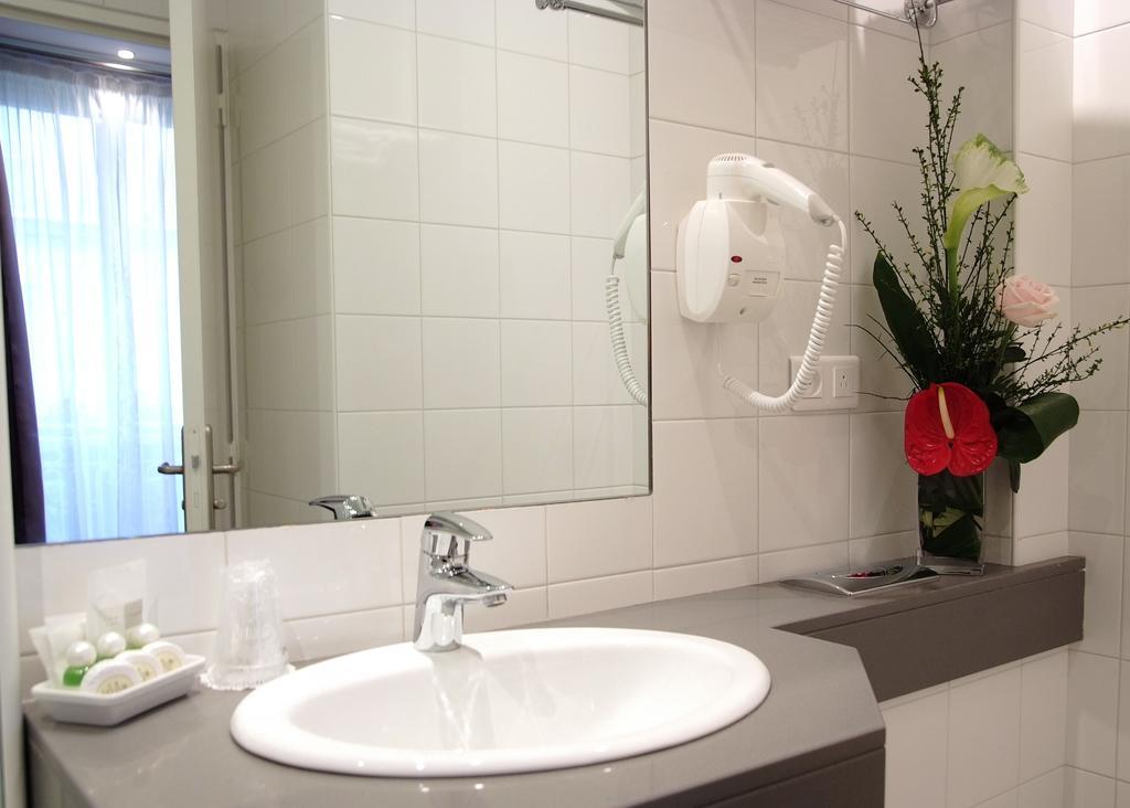 Neljän hengen huone
