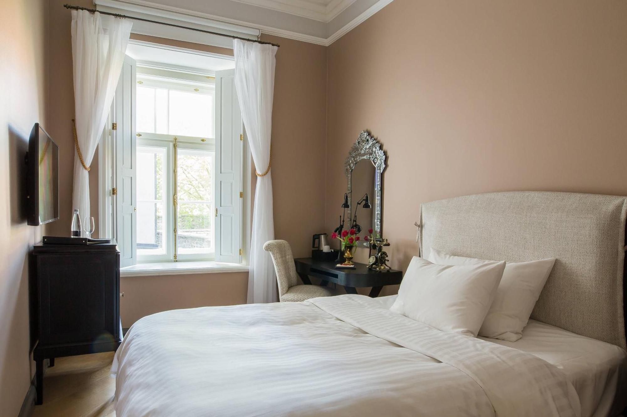 Cozy Comfort Guest room 1 Double Courtyard view,1516328143:JPEG