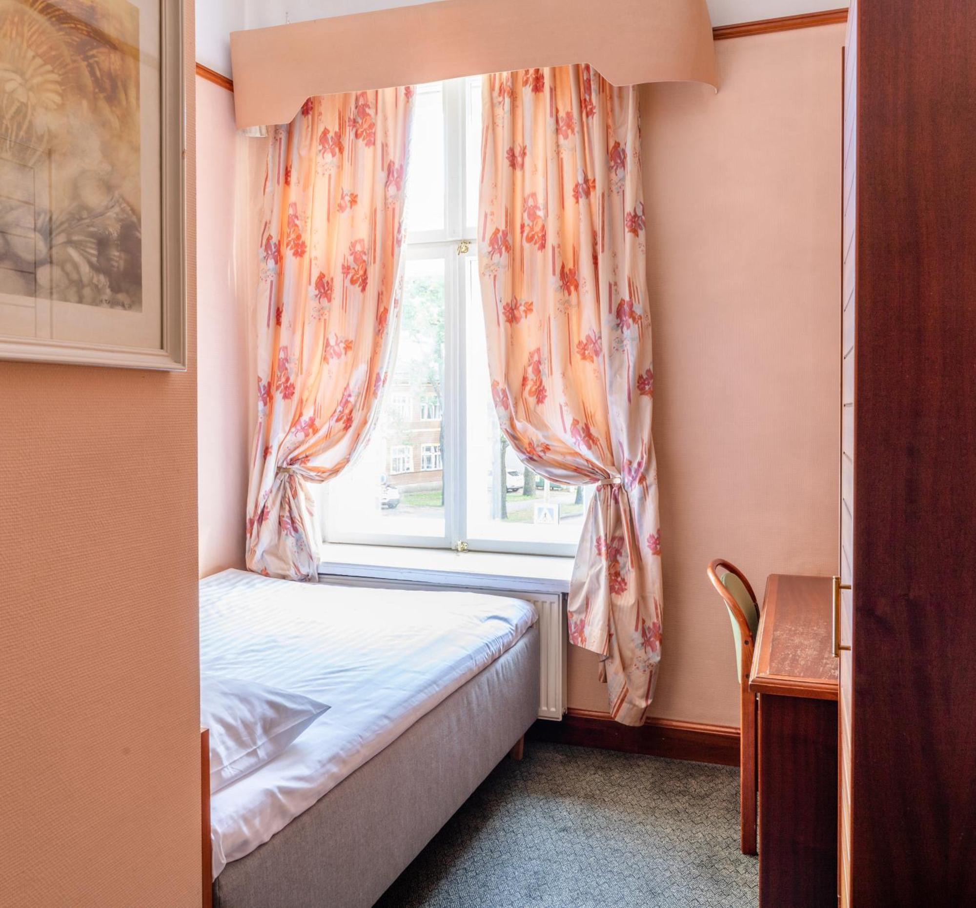 Small Double Room,1516329121:JPEG