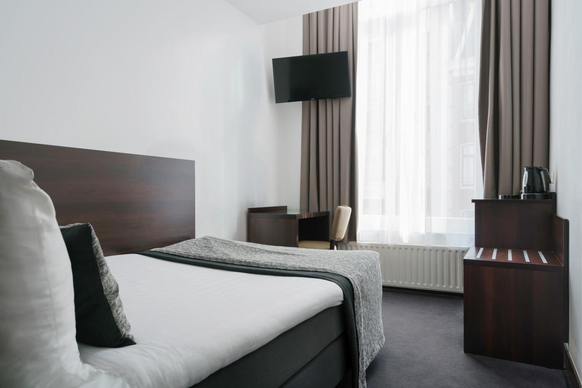 Small Double Room,1516402513:JPEG