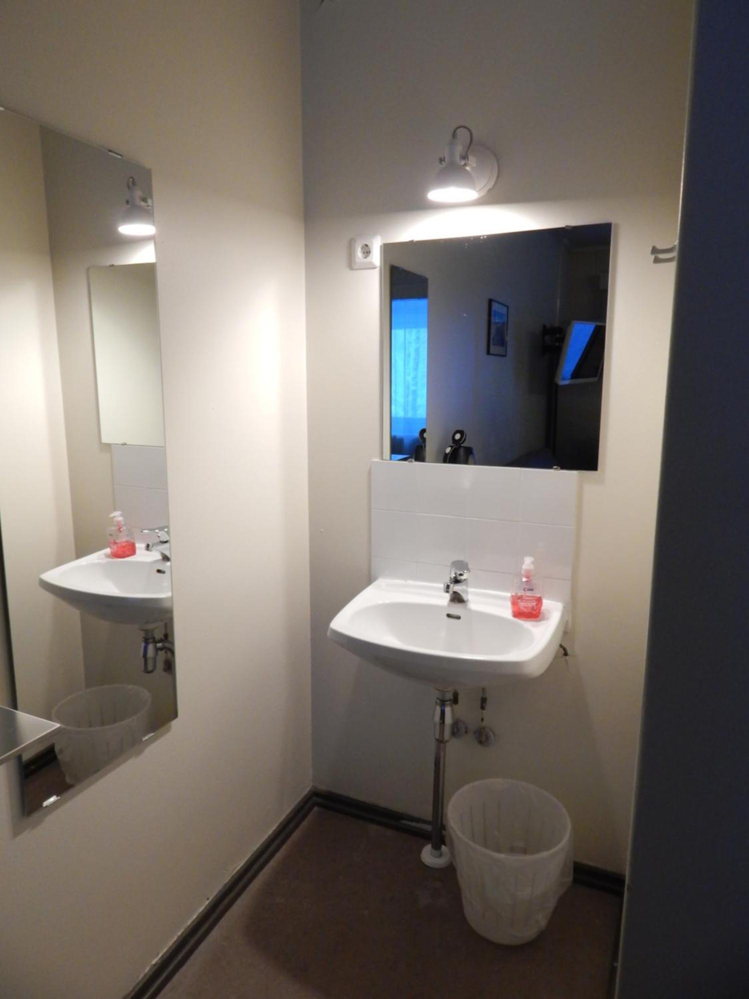 Large - Kahden hengen huone - Twin