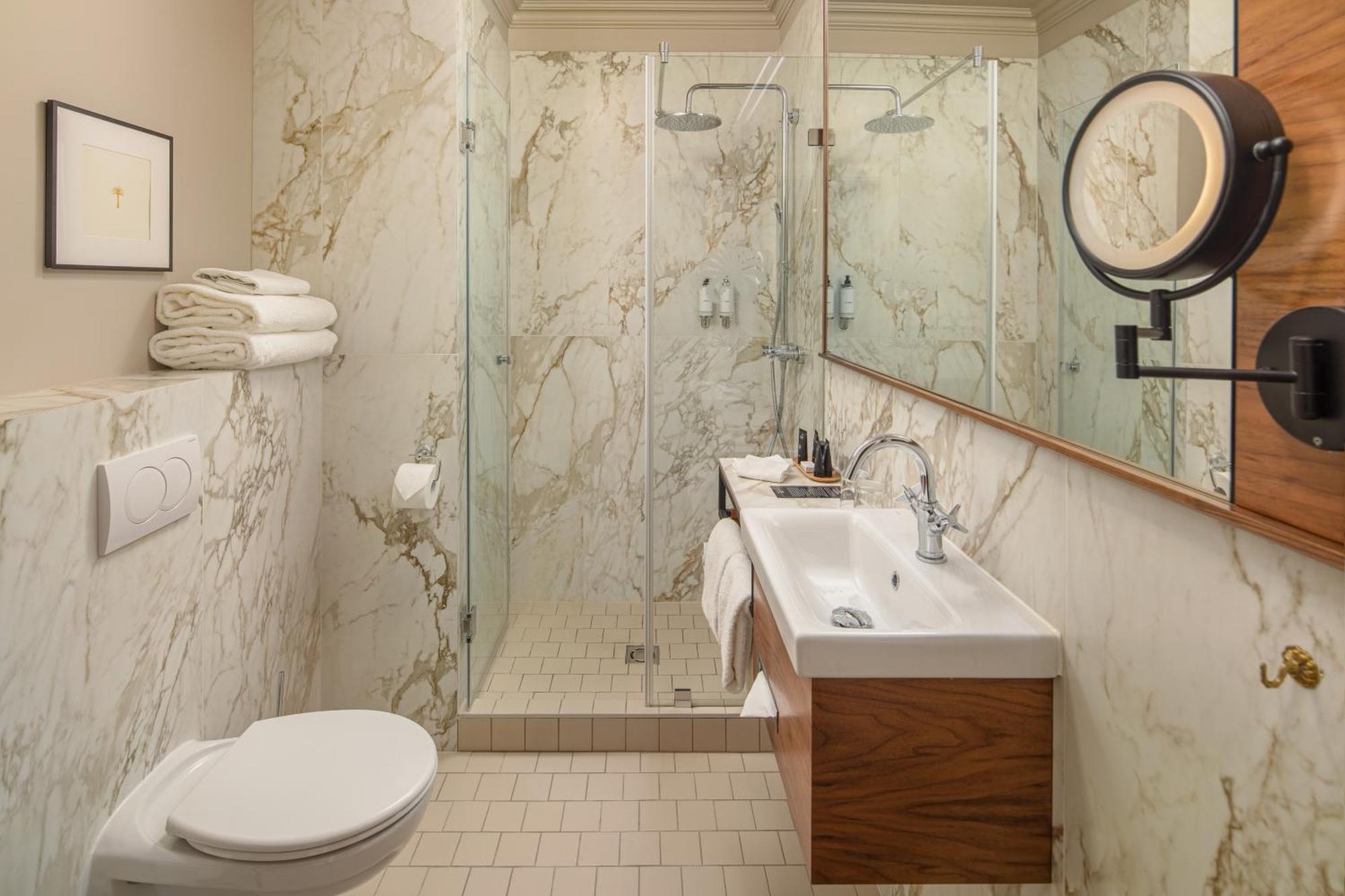 Superior King Suite,1550917945:JPEG