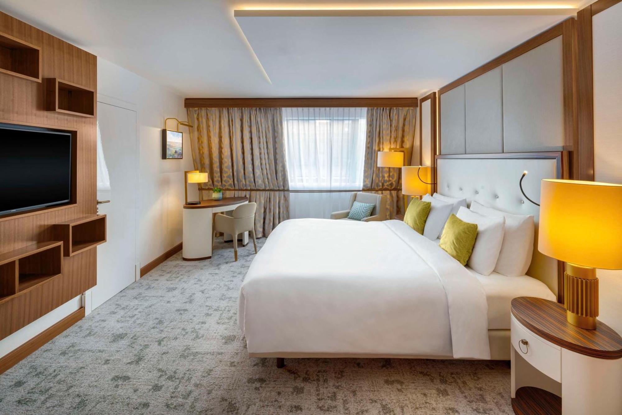 Corvinus Fashion Street View Twin Room