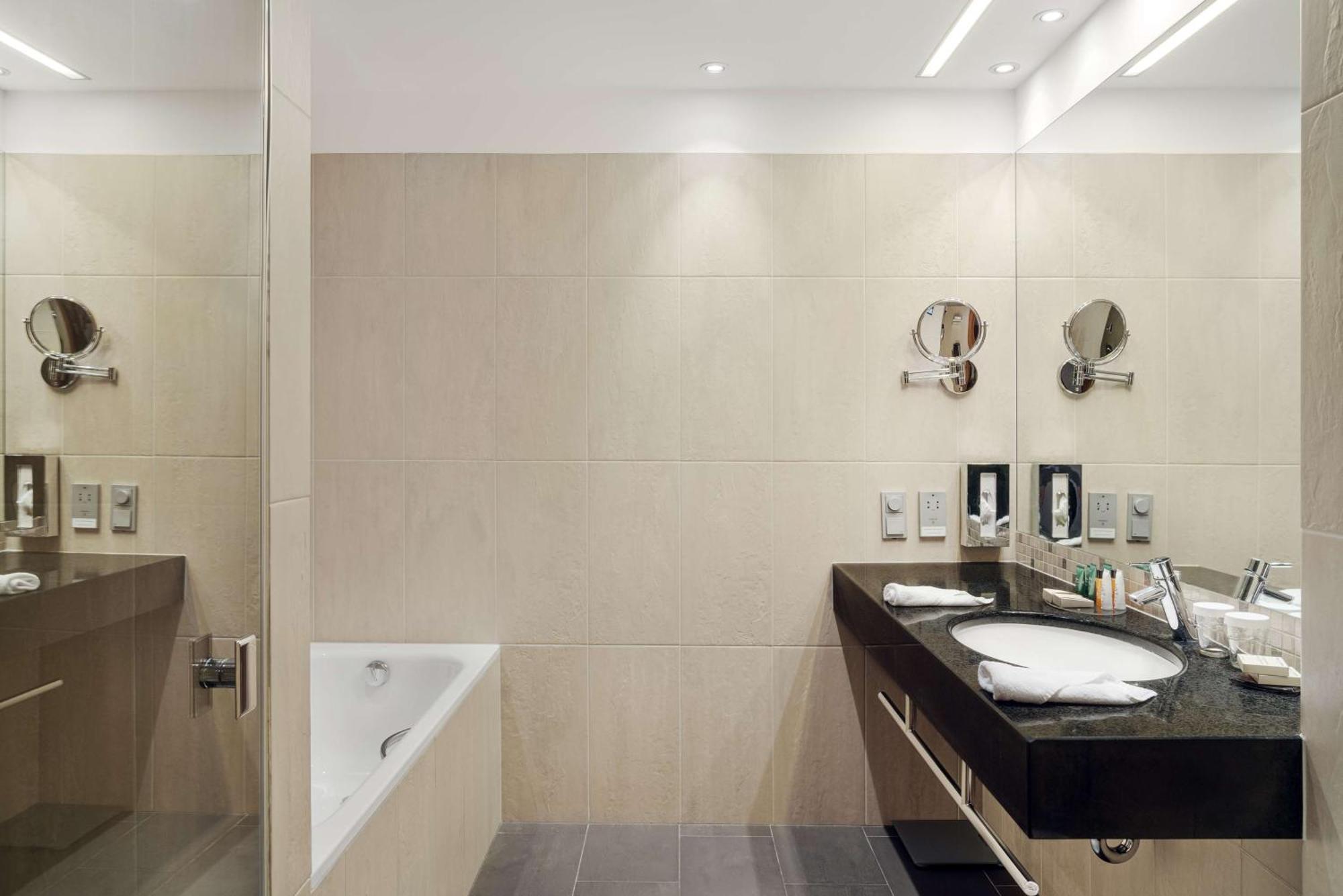 Twin Room,1548855076:JPEG