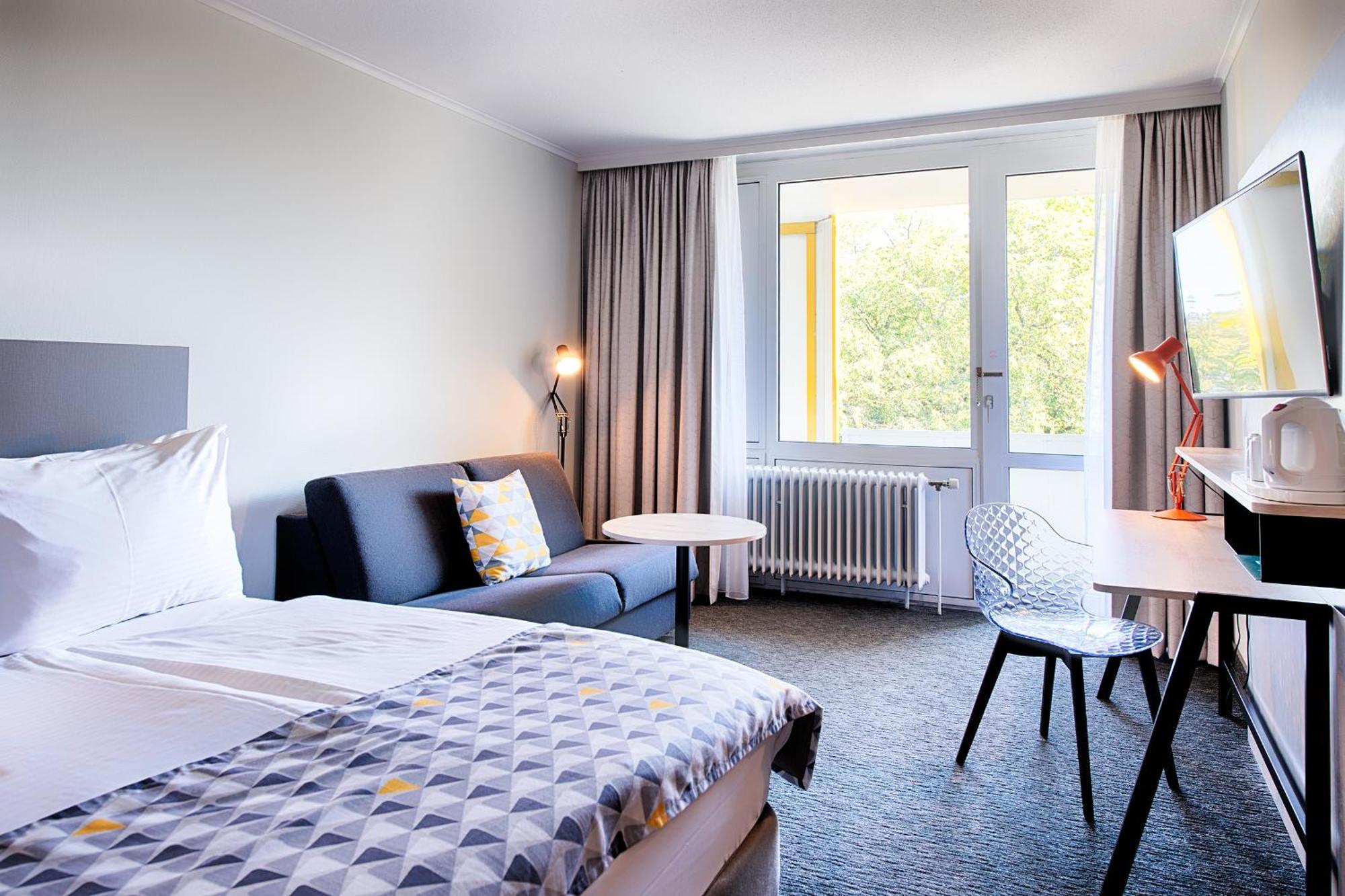 Standard Queen Room Sofa Bed Balcony