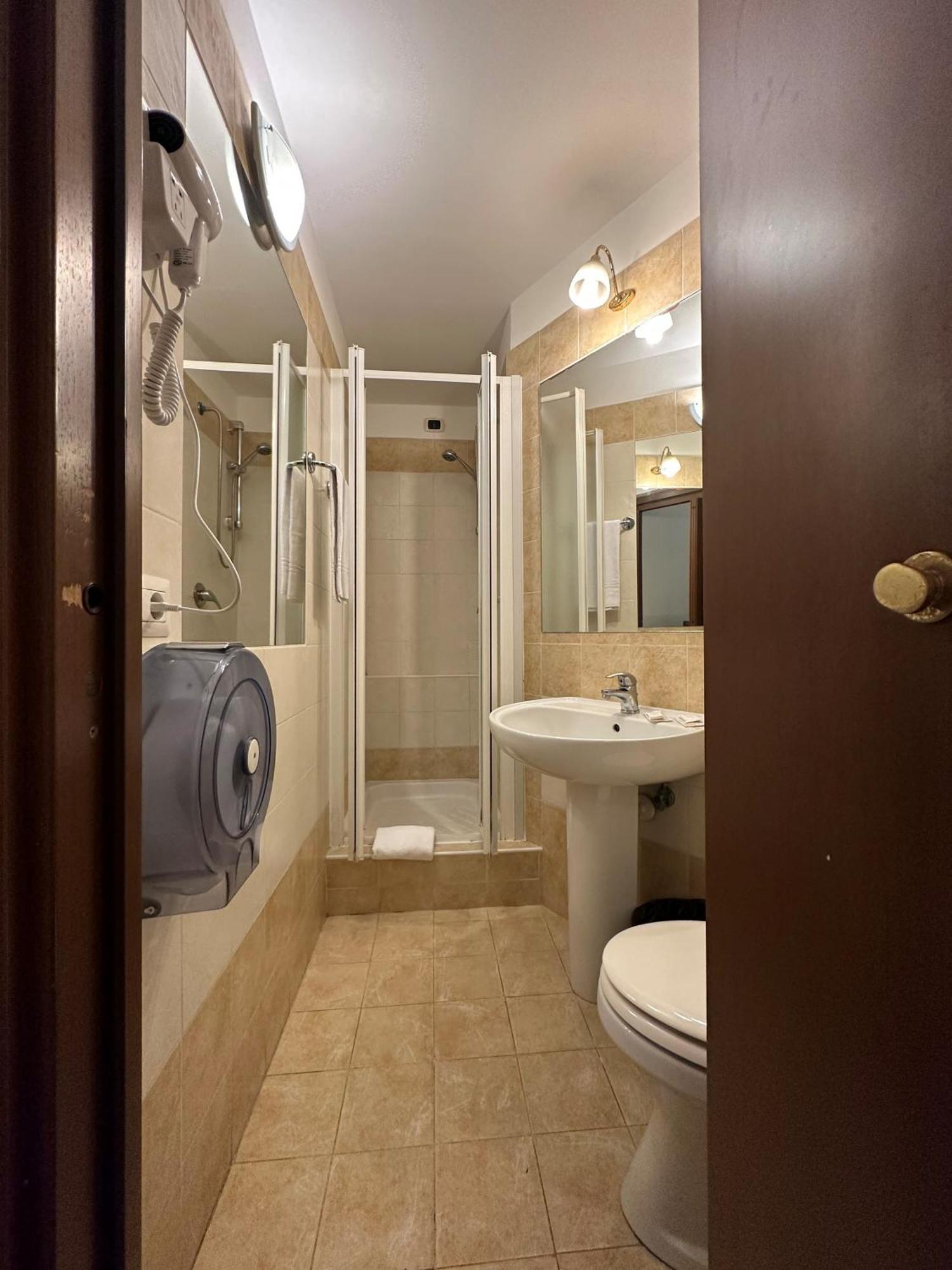 Budget Twin Room,1553917579:JPEG