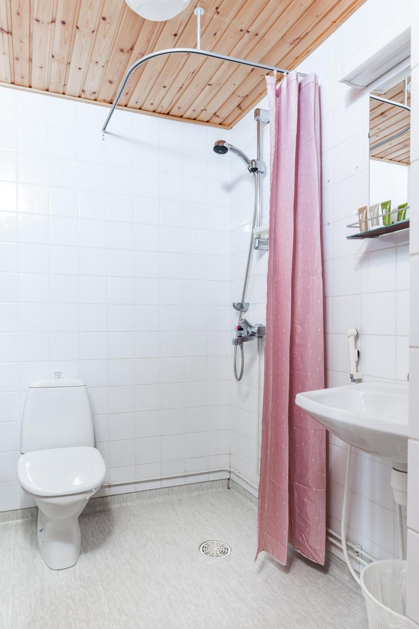 Neljän hengen huone - Järvinäköala