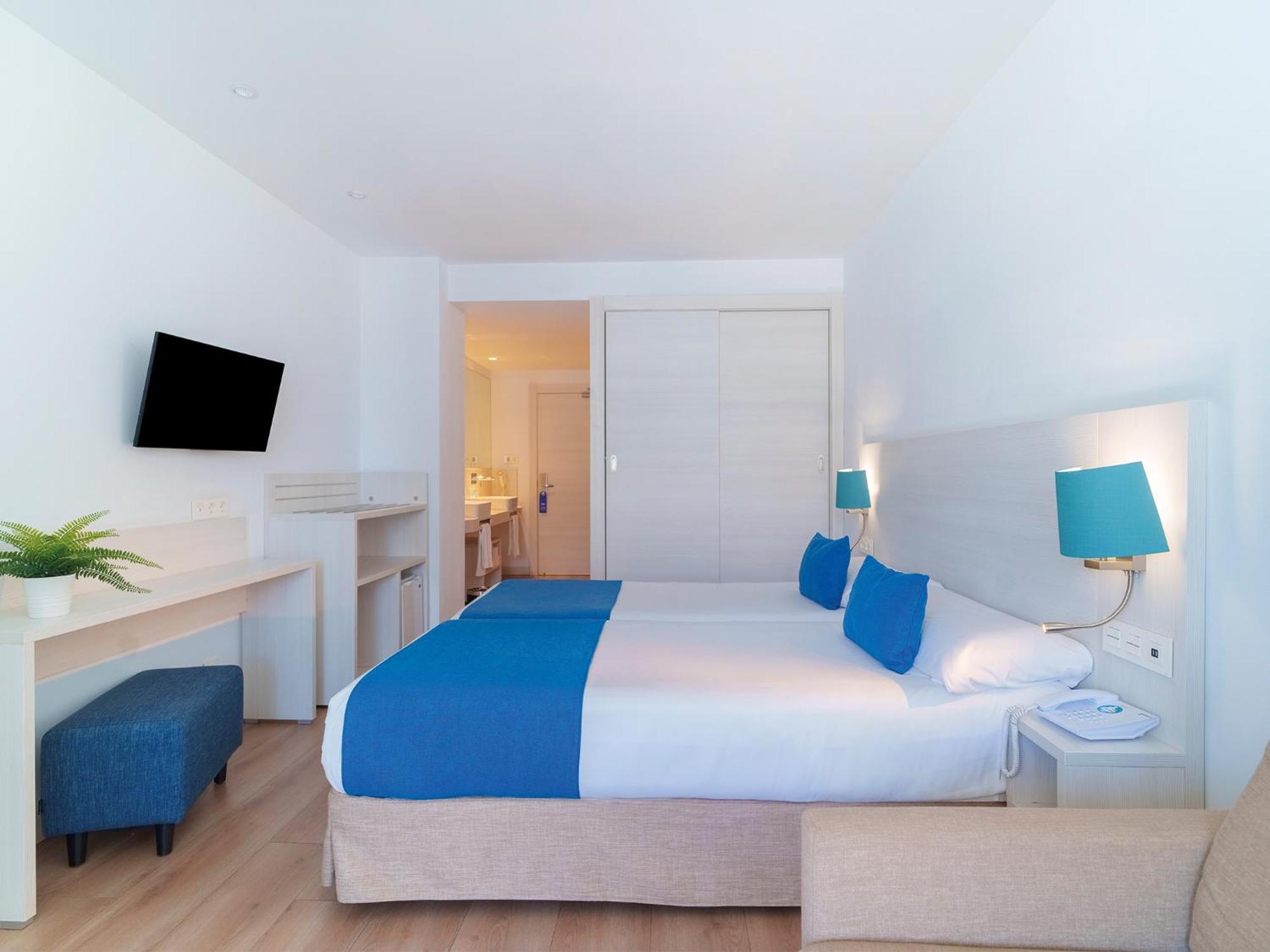 Double Room with Side Sea View (2 Adults + 1 Child),1580162185:JPEG