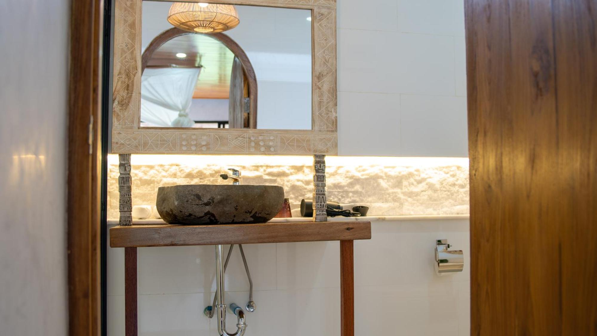 Lagoon Pavilion Room with Spa Bath