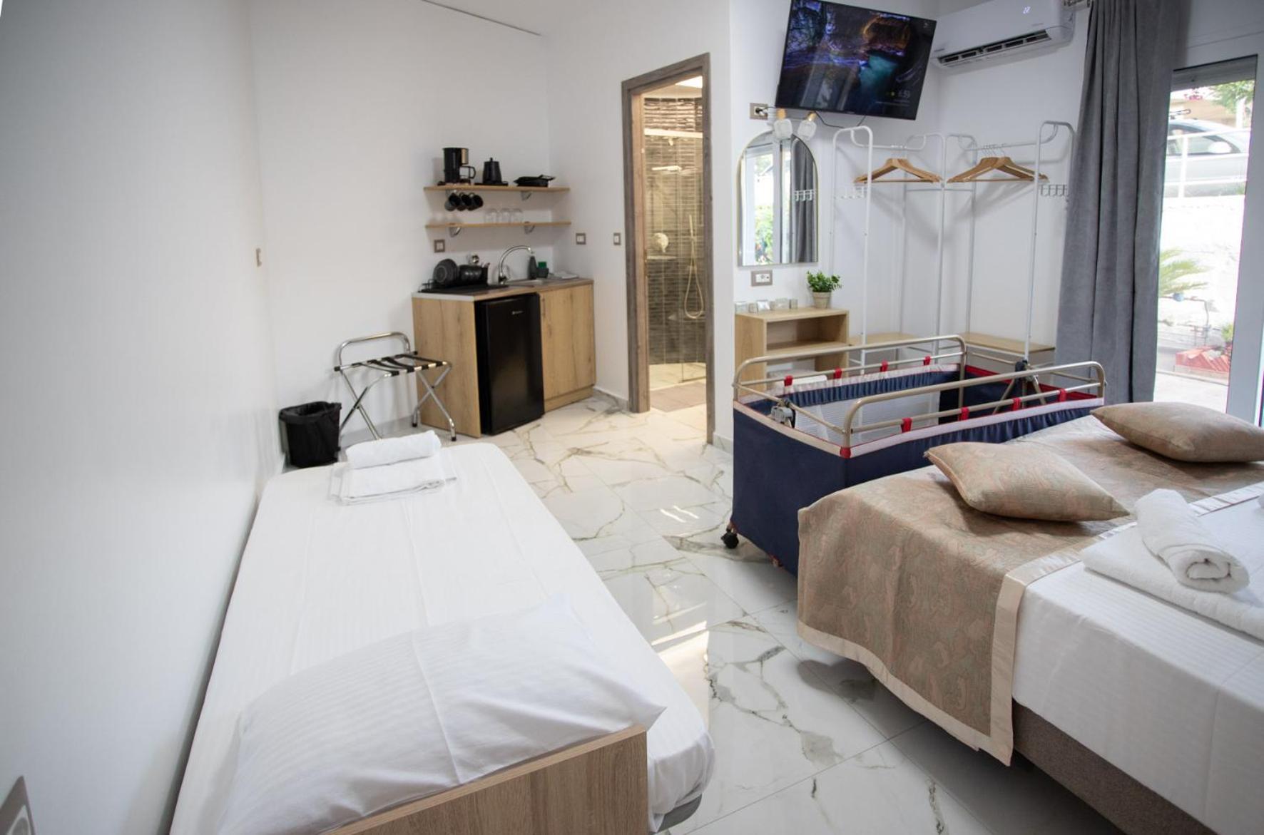 Budget - Kolmen hengen huone
