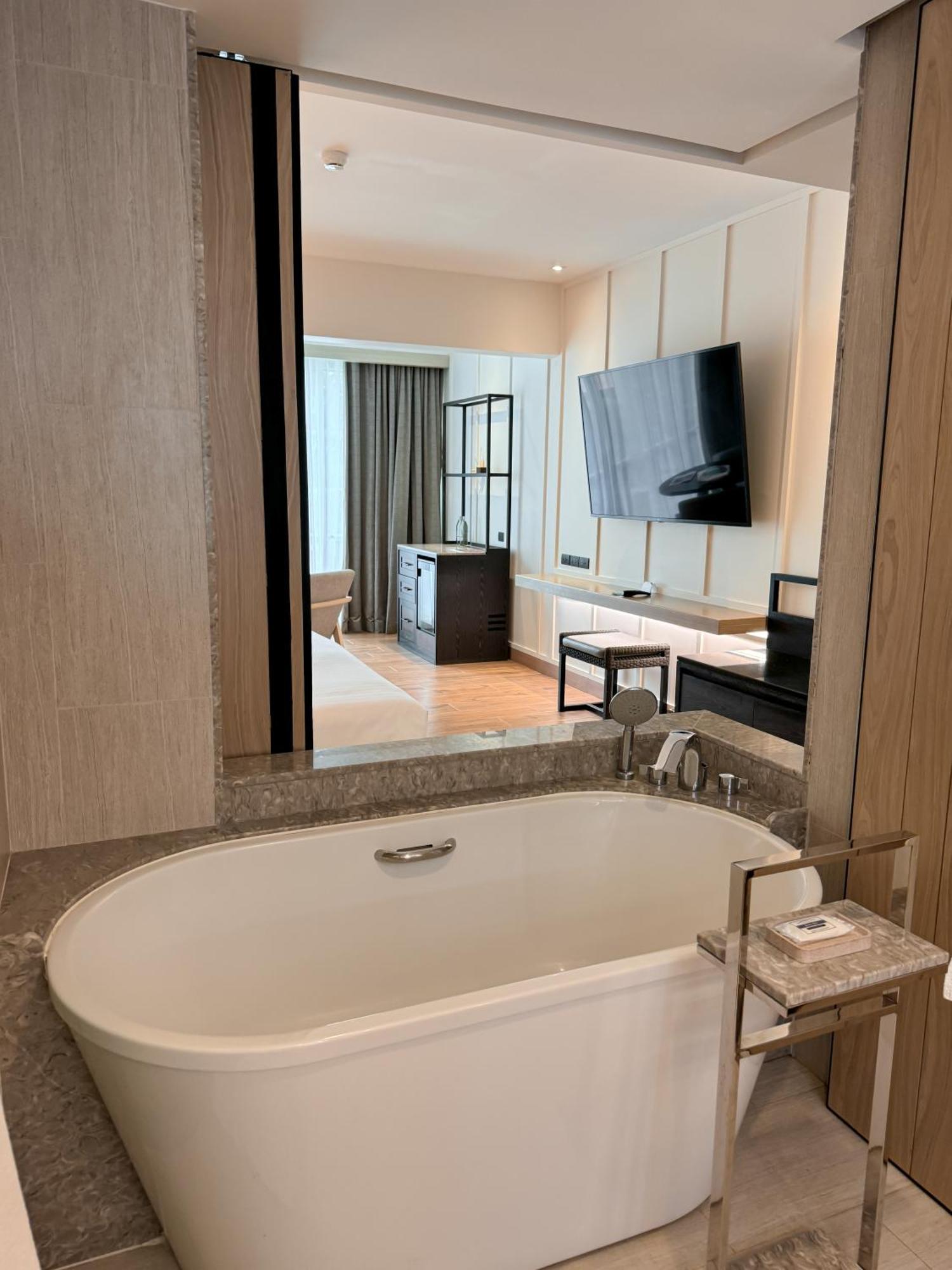 King Room - Pool Access