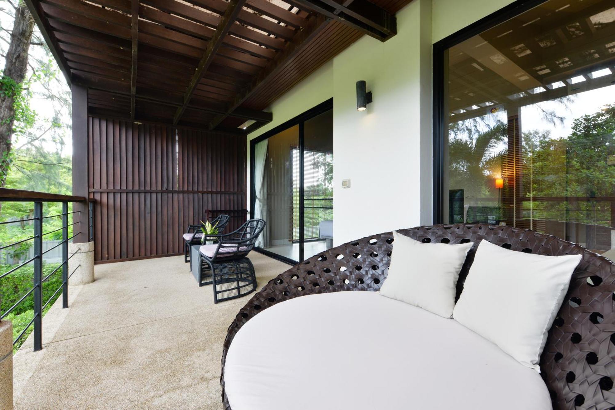 Deluxe Room,1620990093:JPEG