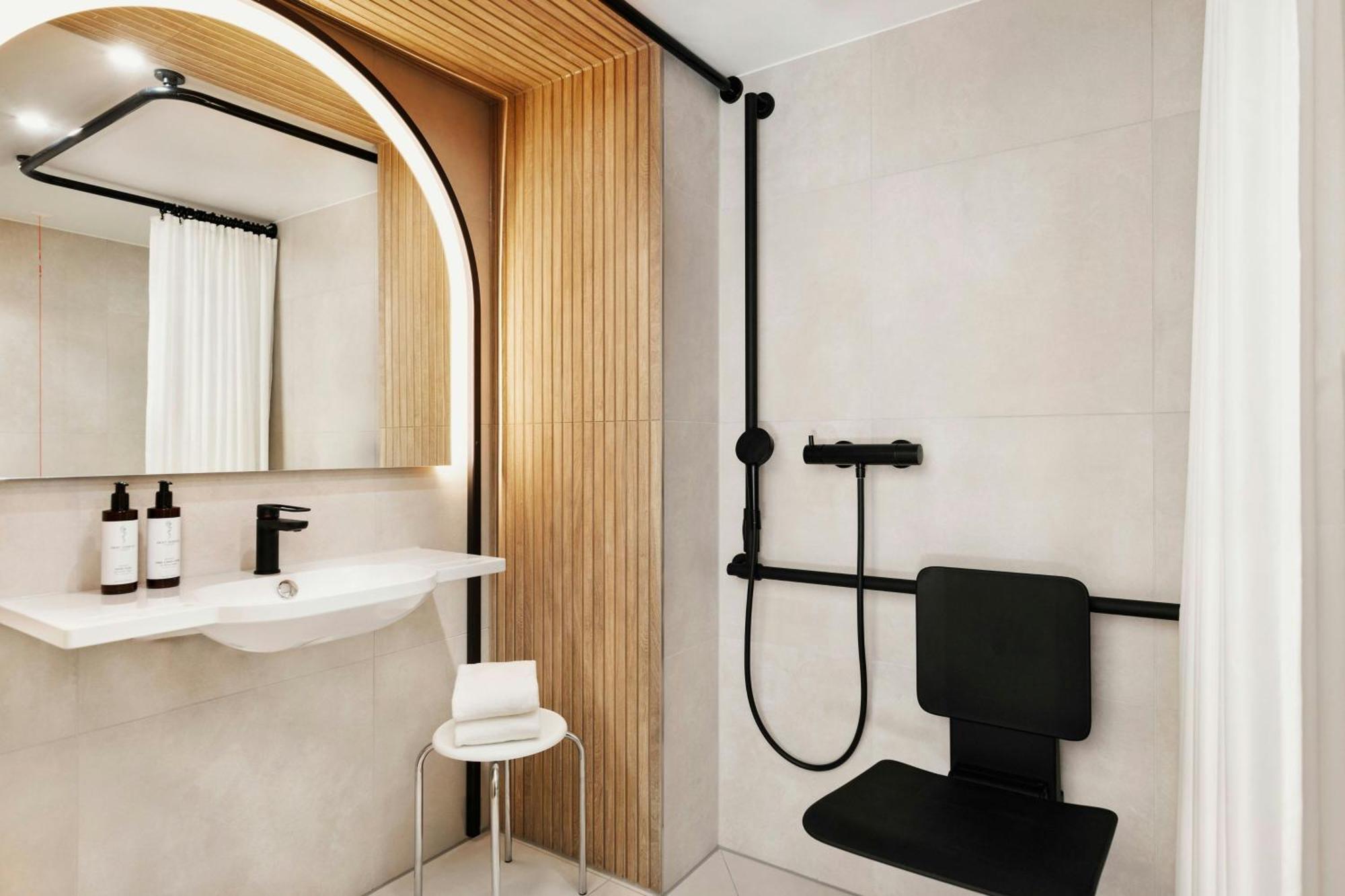 Deluxe King Room,1643143747:JPEG