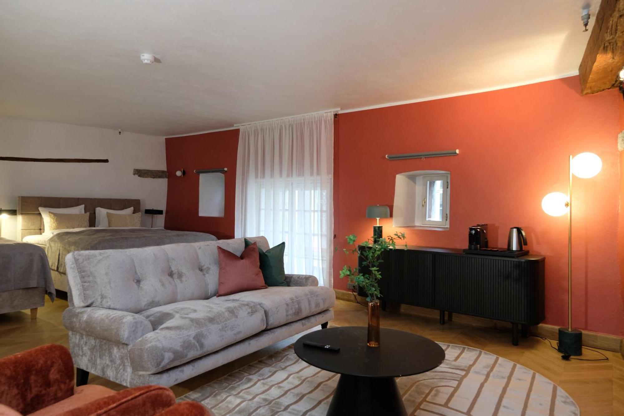 Family Room,1645479098:JPEG