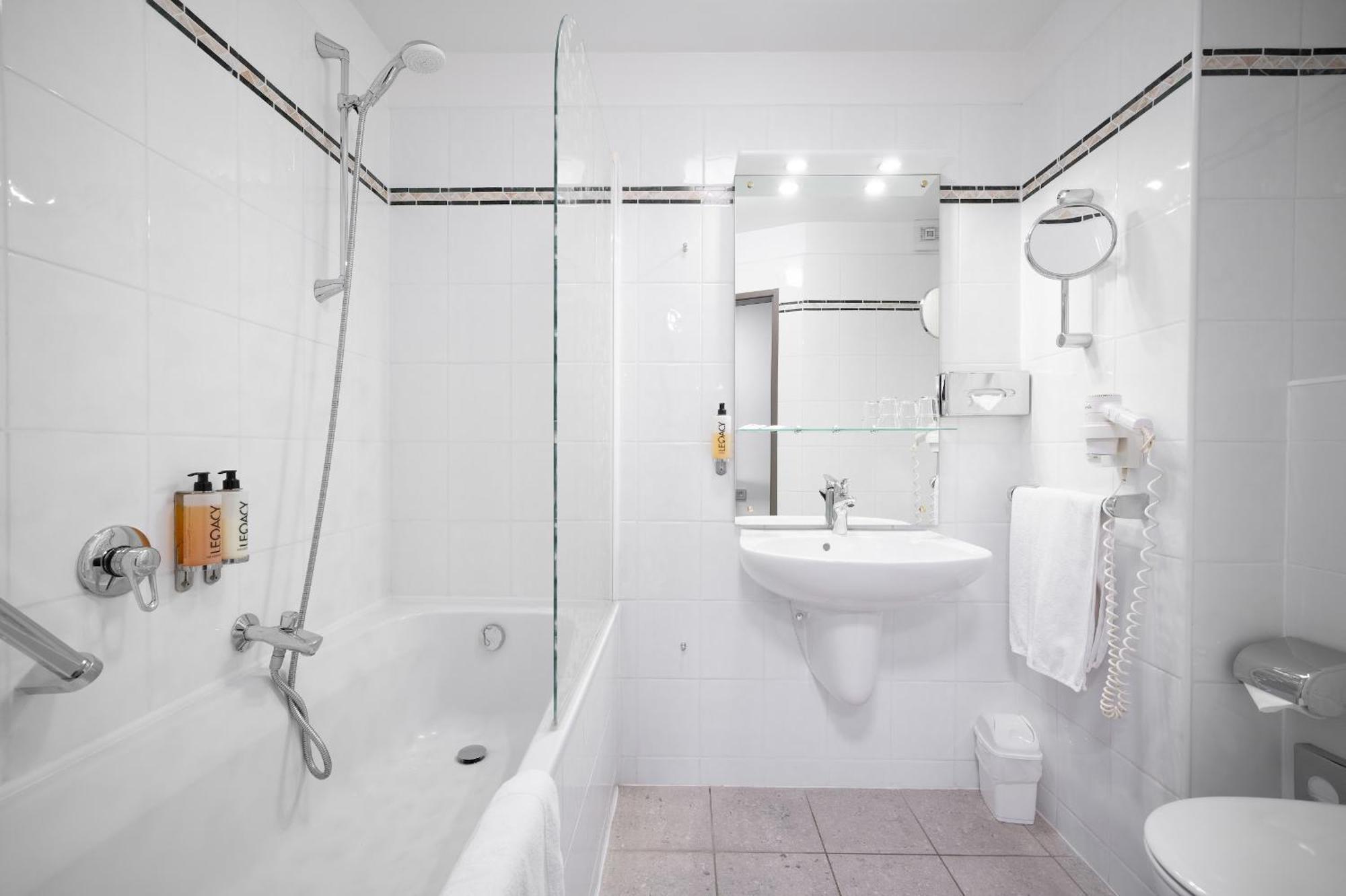 Classic - Kahden hengen huone - Twin/Double - Kylpyamme