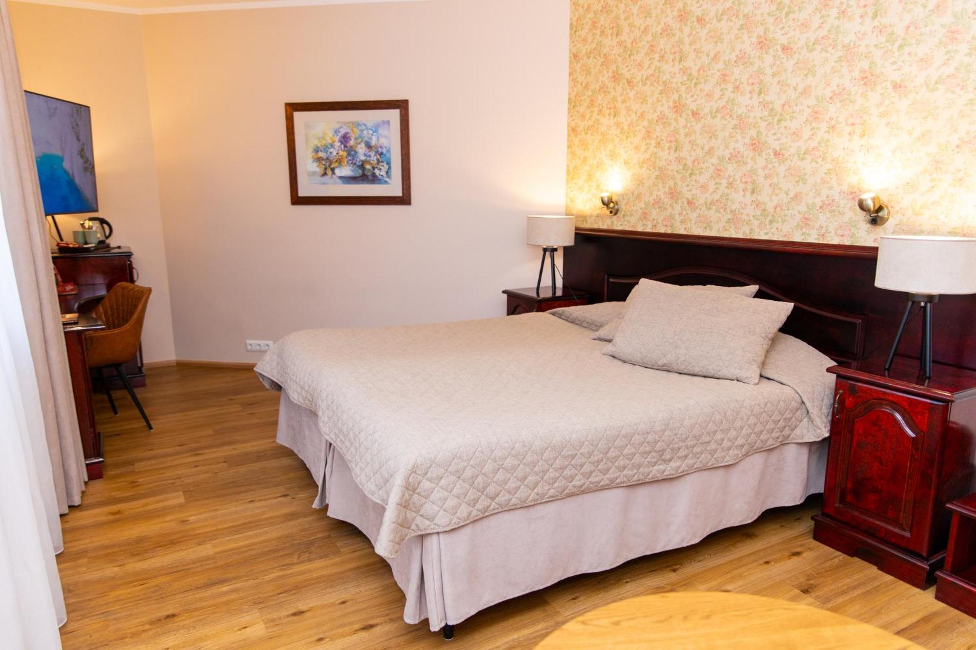 Deluxe Double Room,1649885973:JPEG