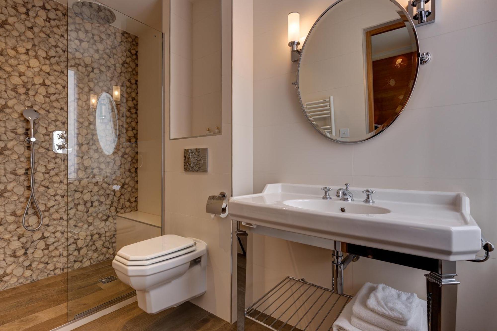 Superior Queen/Twin Room