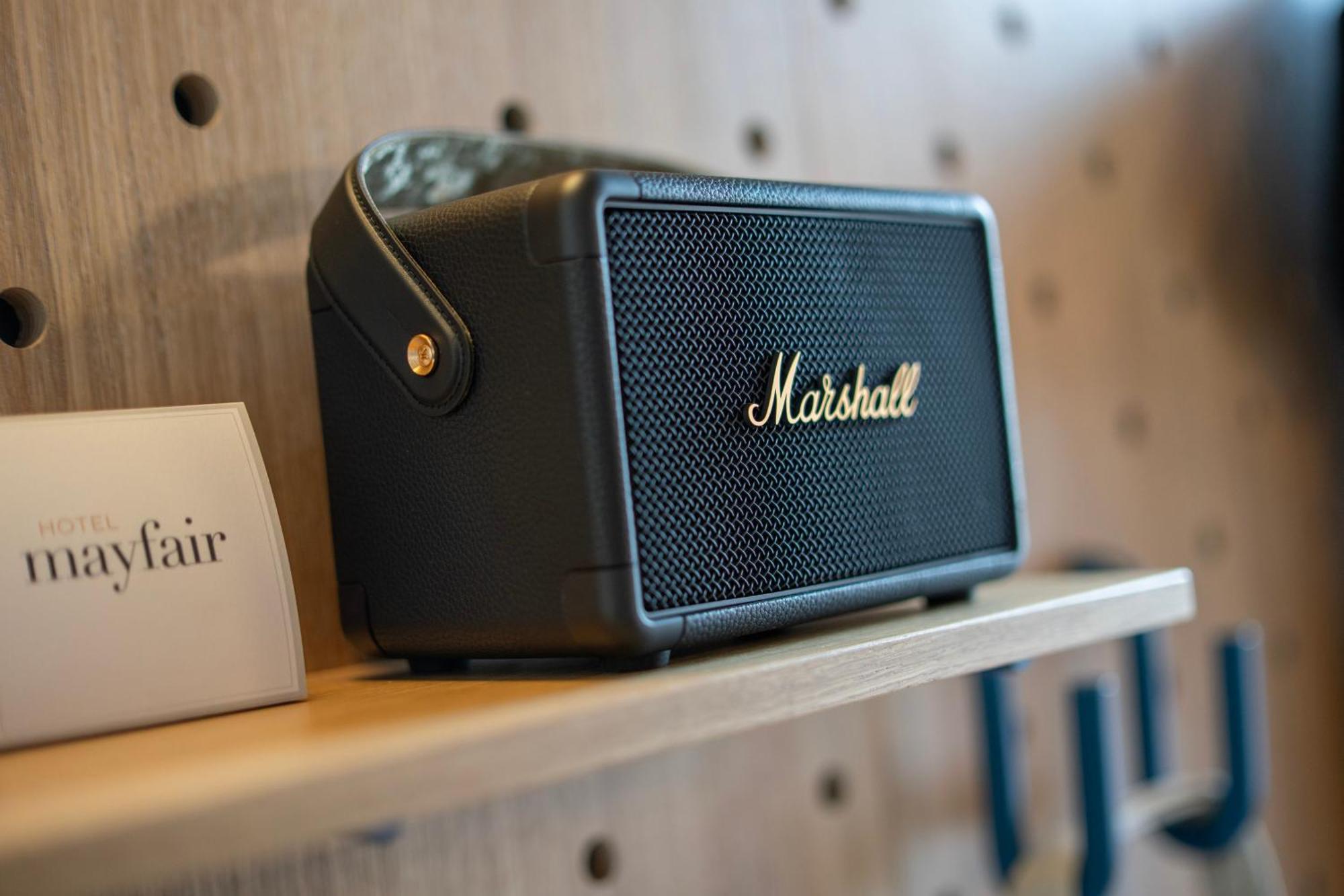 The New Standard -huone