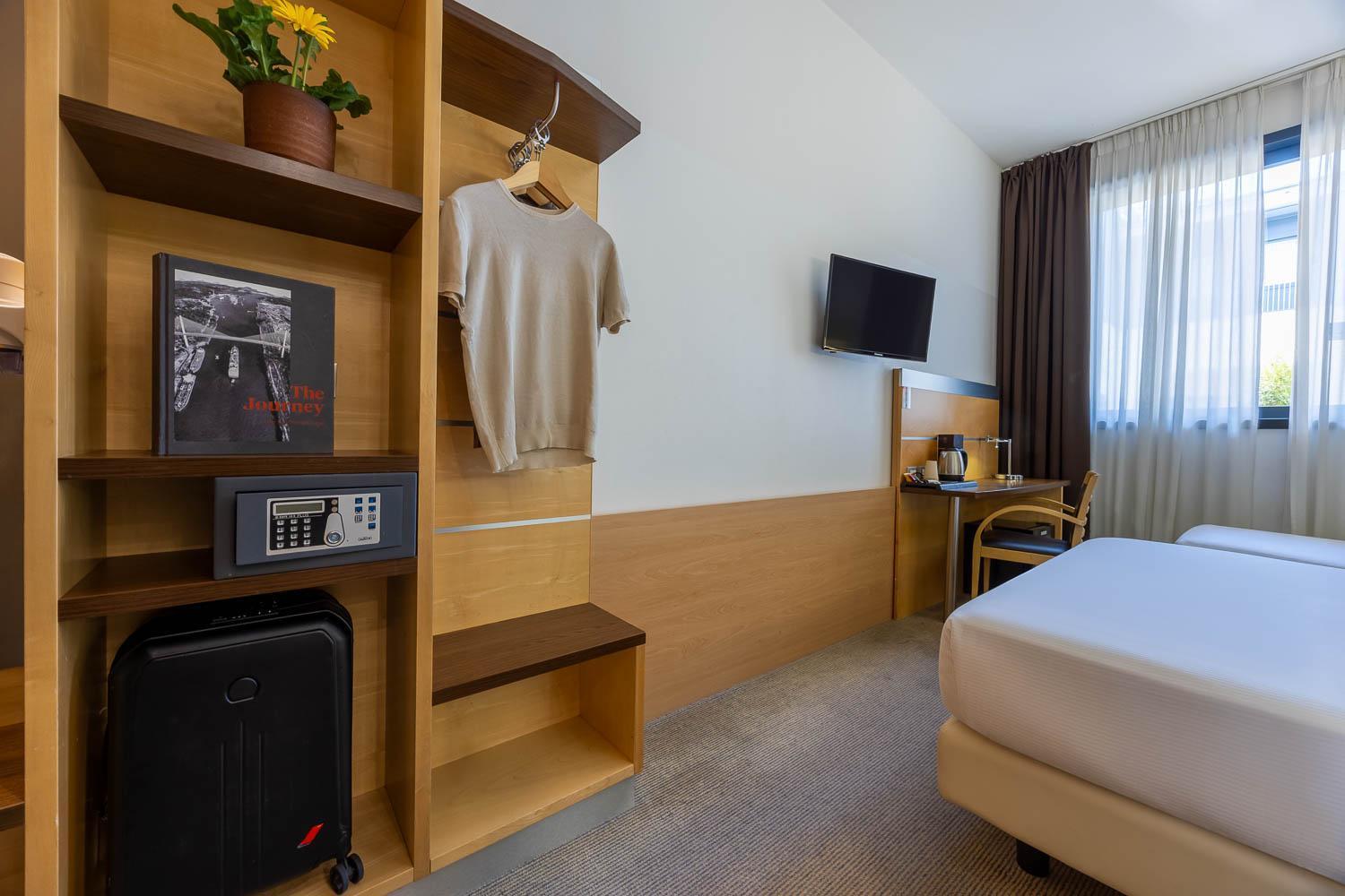 Triple Room,1683803229:JPEG