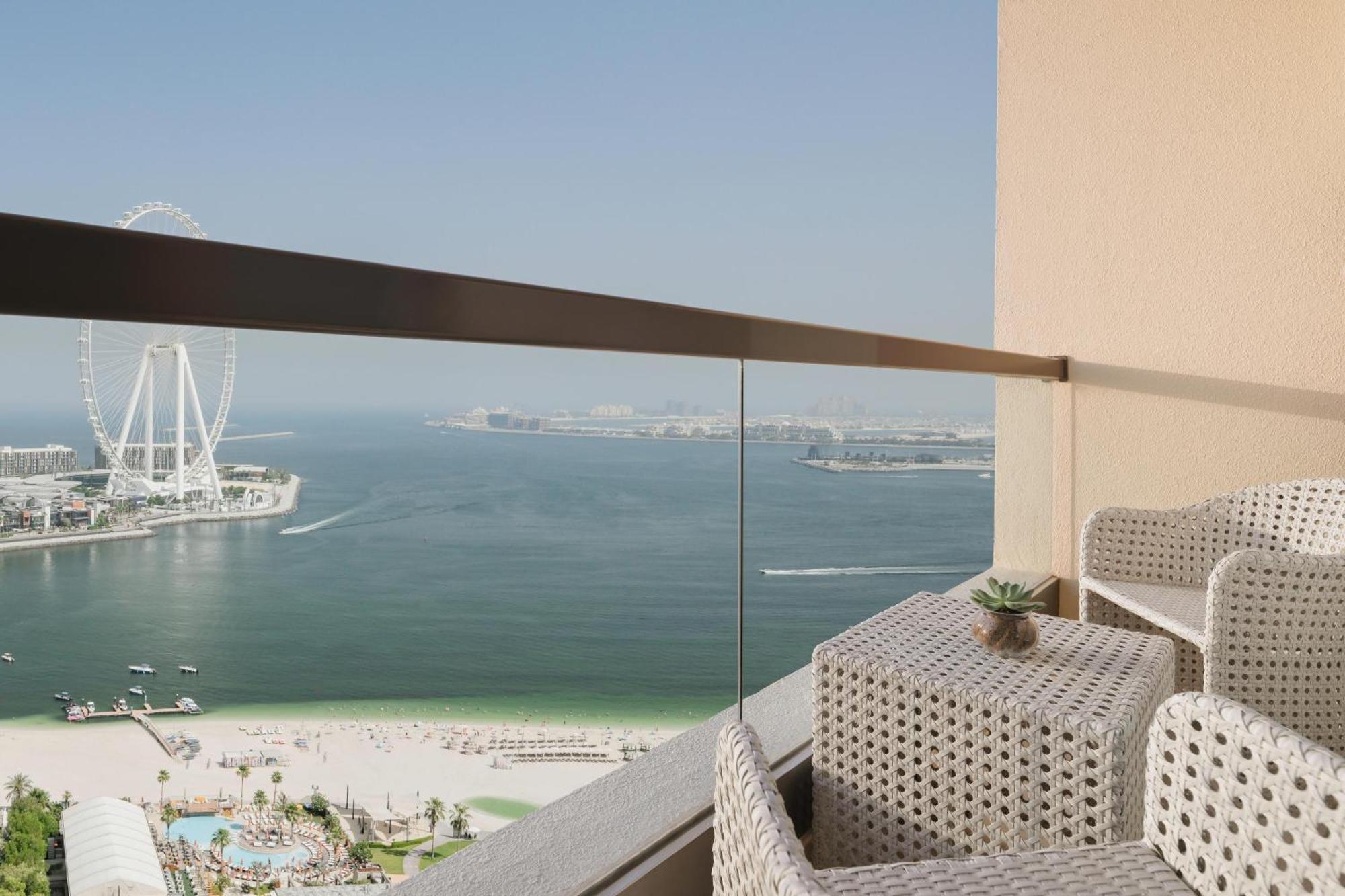 Huone - Oma parveke - Merinäköala - Näkymä Ain Dubai -maailmanpyörälle