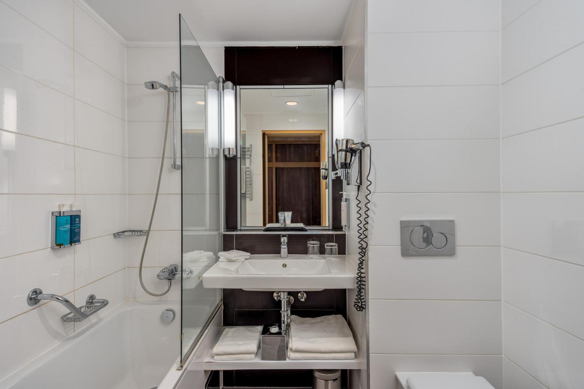Suite with Wellness and Fitness Access