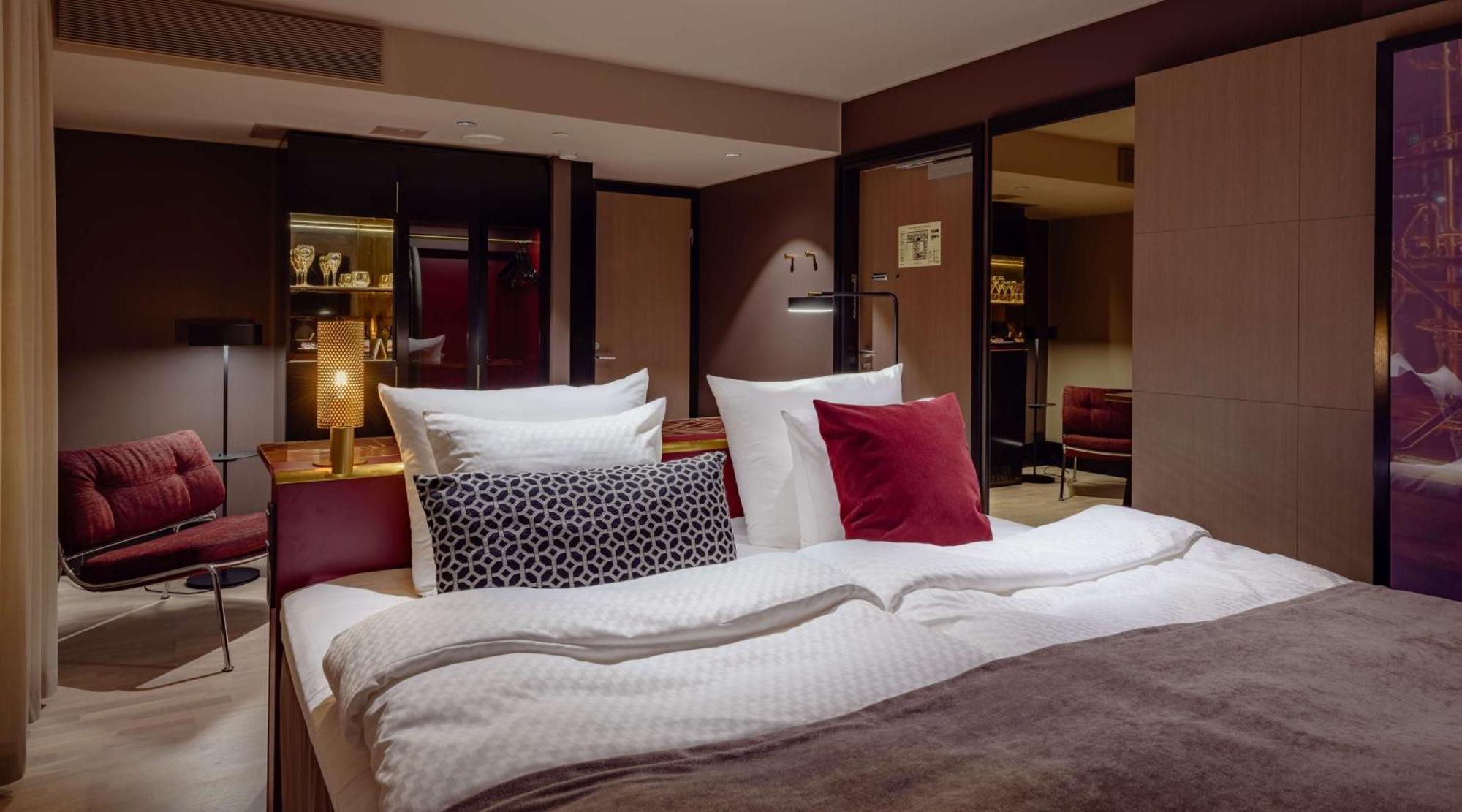 Classic Double Room without Window,1730010571:JPEG