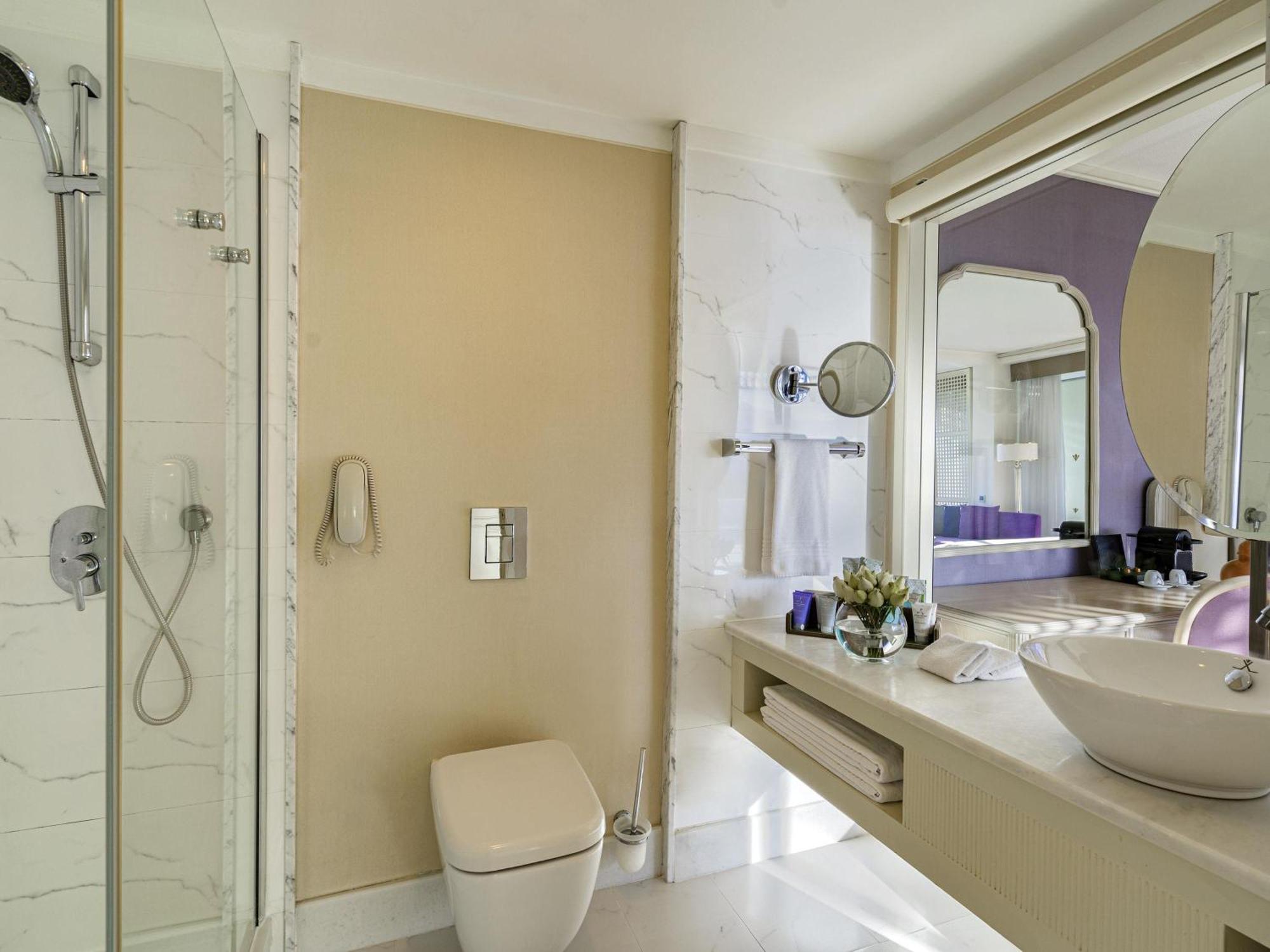Comfort Twin Room with Two Sofa Beds and City View