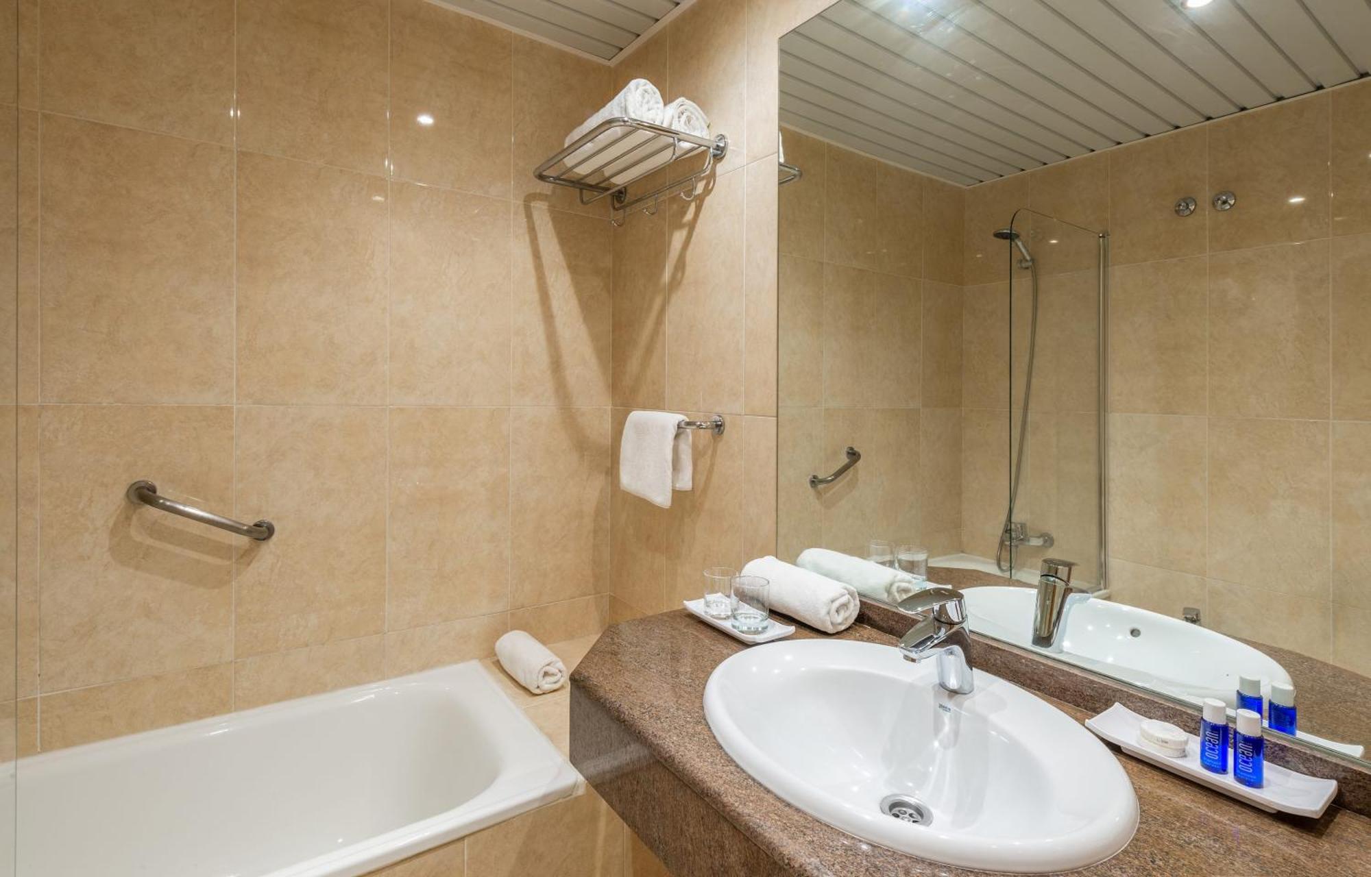 Standard Room with Lateral Sea View,1756500359:JPEG