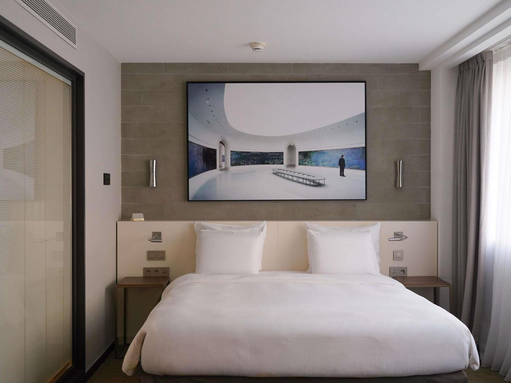 Junior King Suite with Sofa Bed and Eiffel Tower View