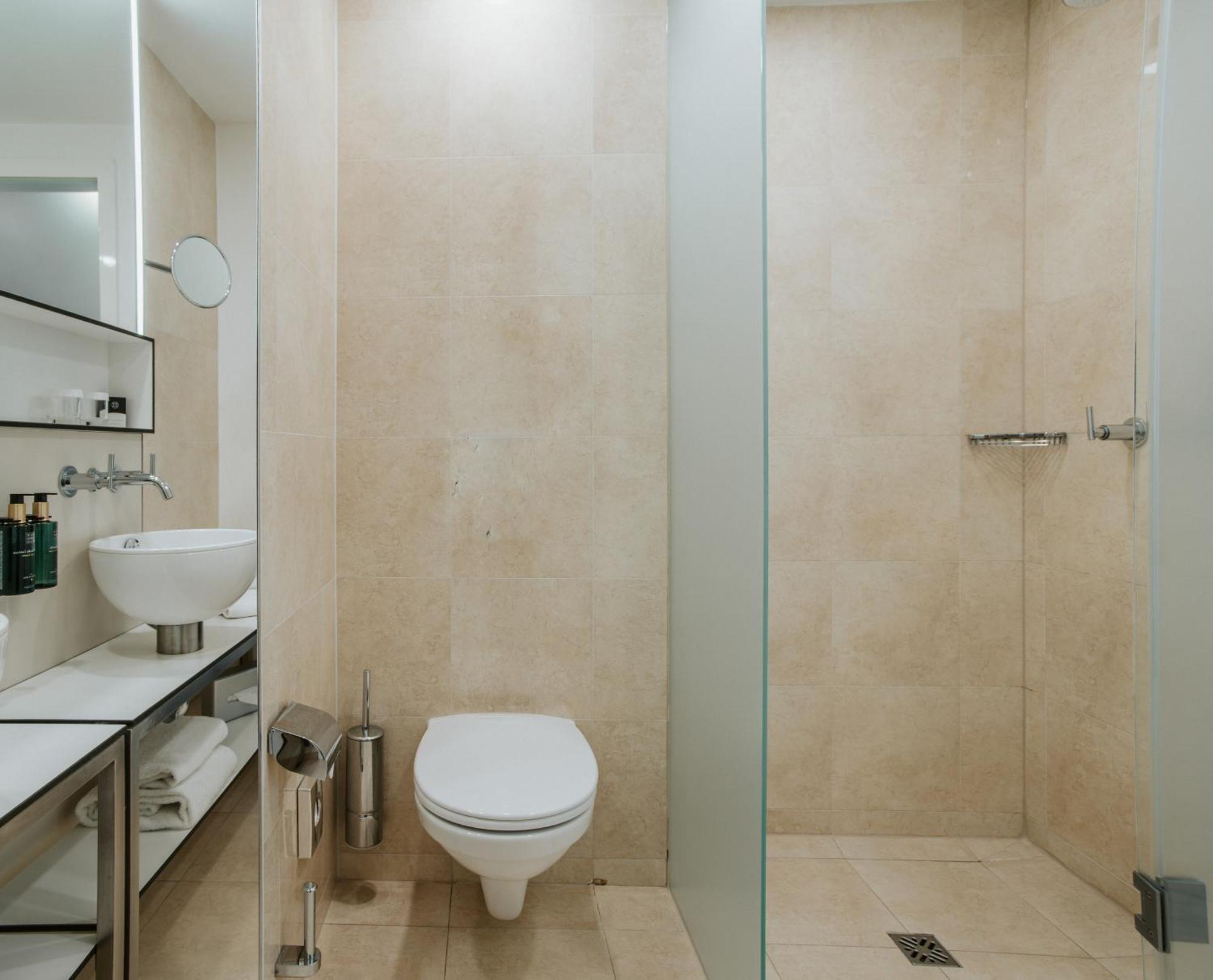 Executive - Kolmen hengen huone
