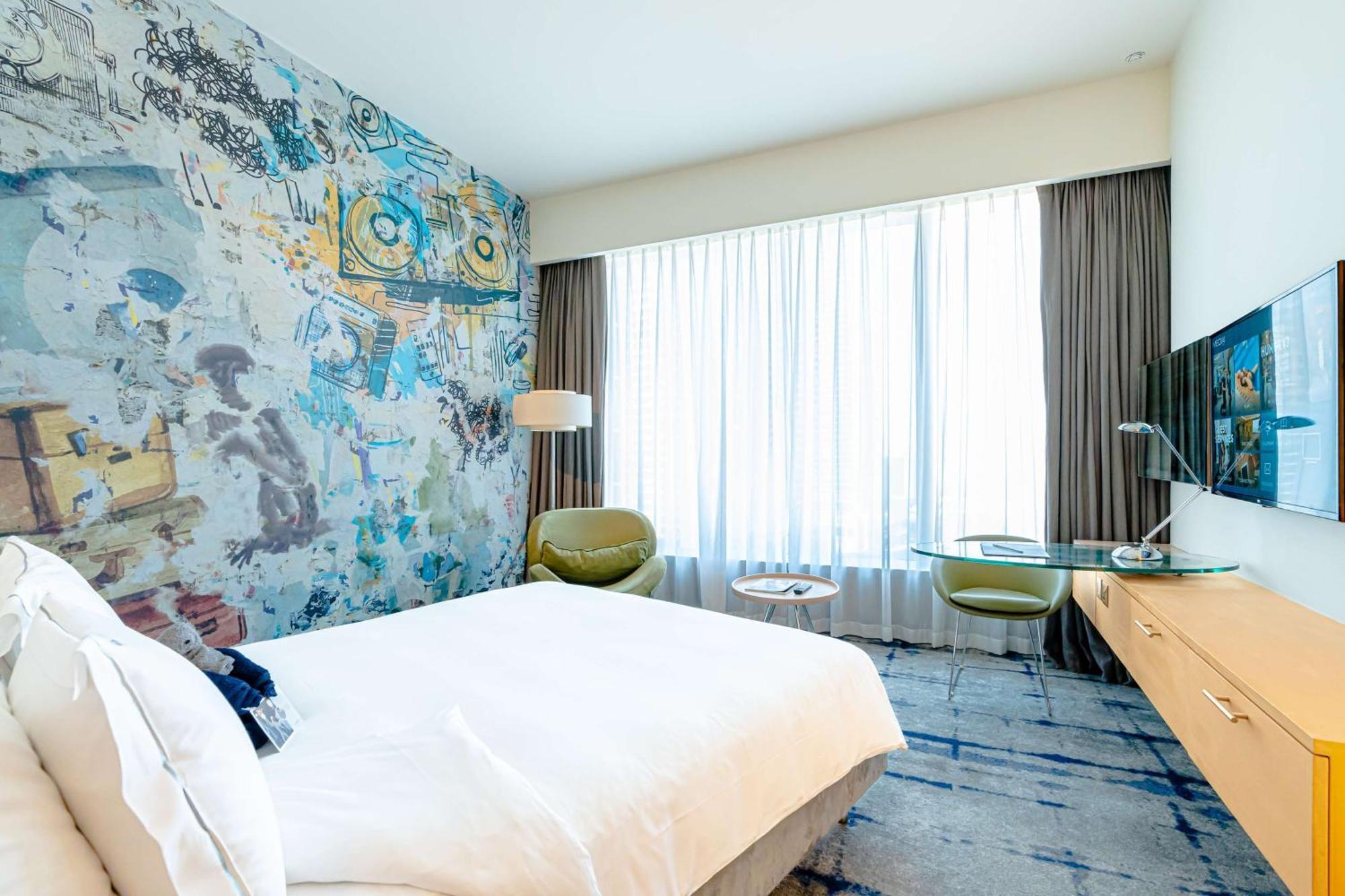 Executive Hip Room