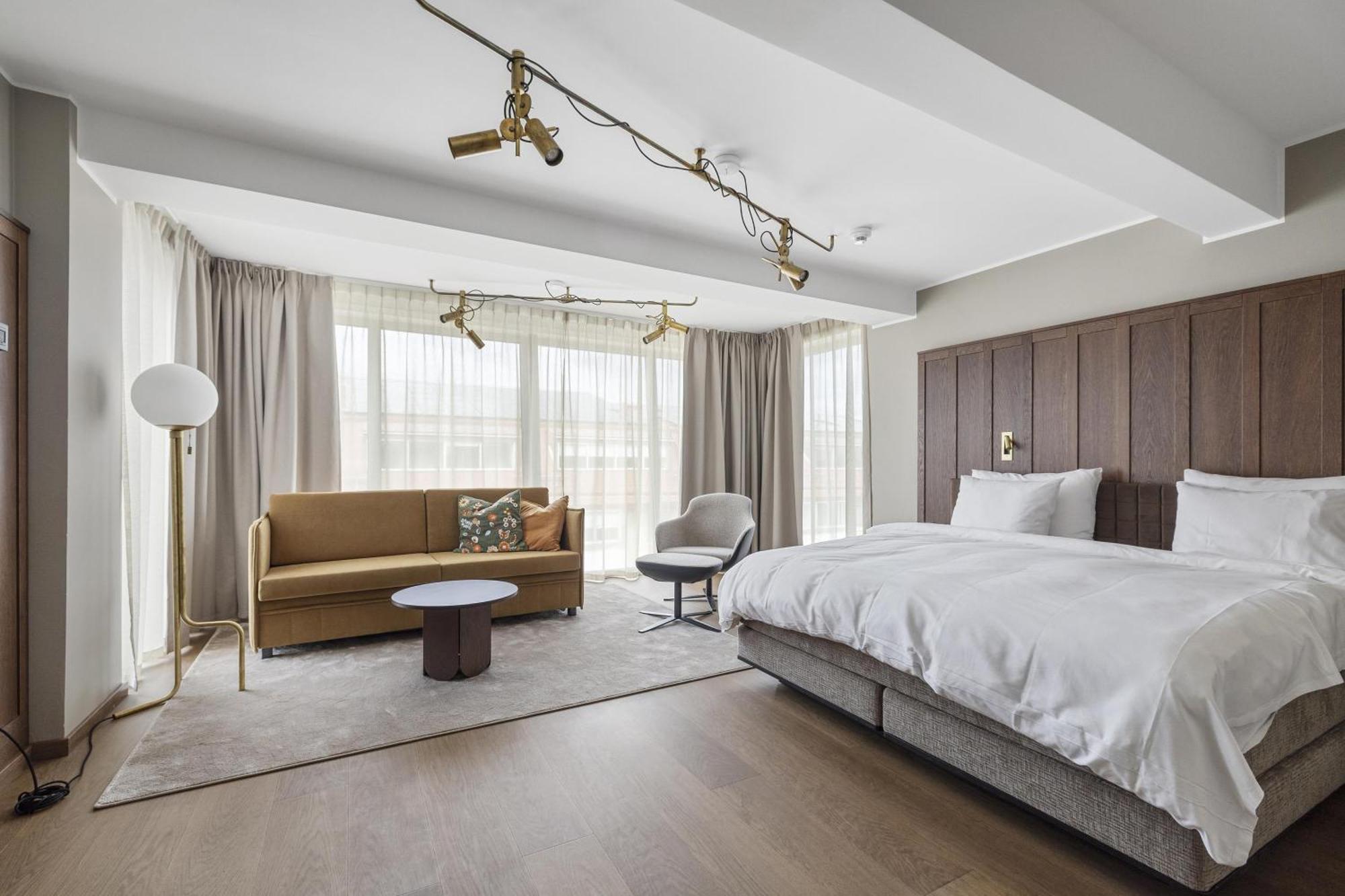 Junior King Suite with Sofa Bed - Non-Smoking
