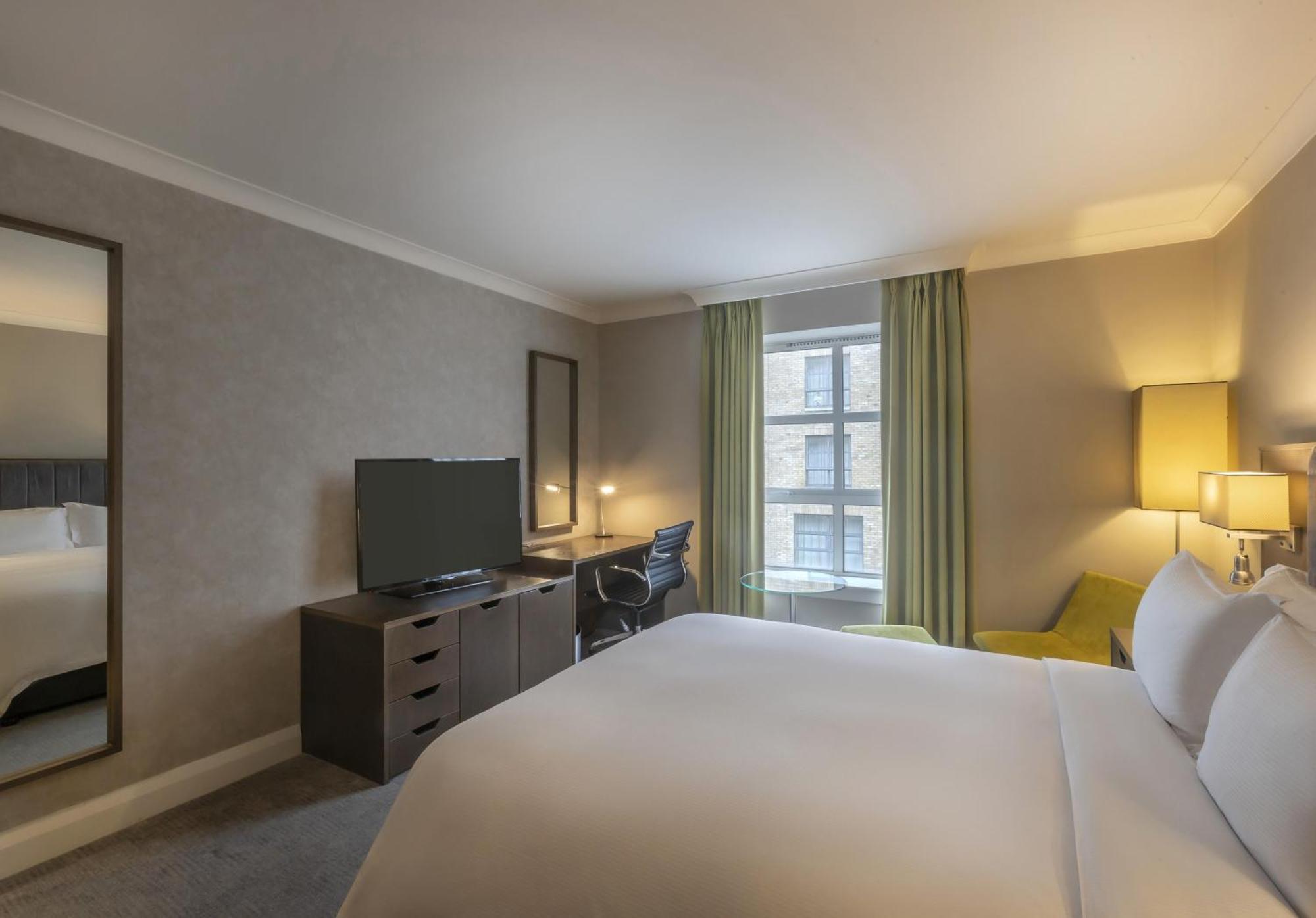 Standard King Room with Canal View