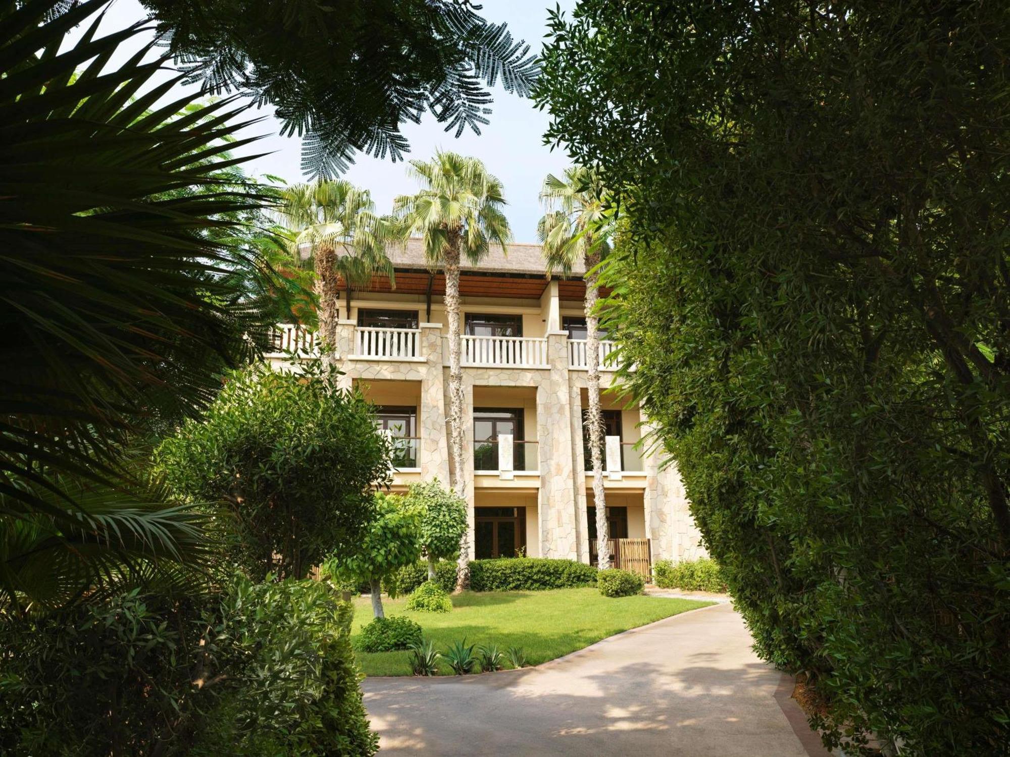One-Bedroom Signature Palm King Suite with Sofa Bed and Sea View (Adults Only)