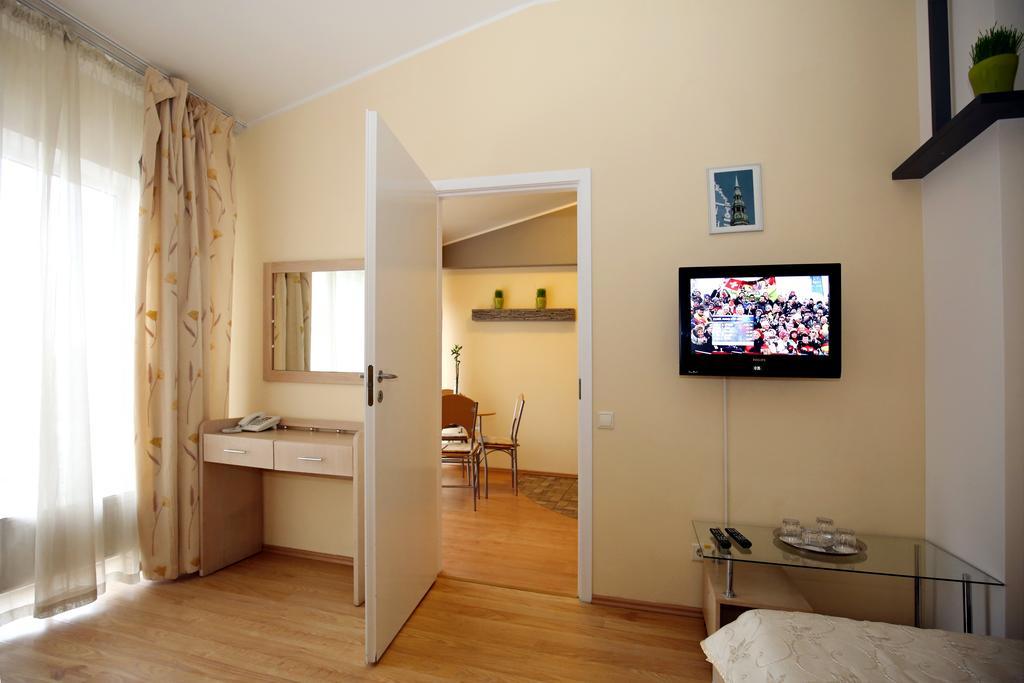 Family Room,214780724:JPEG