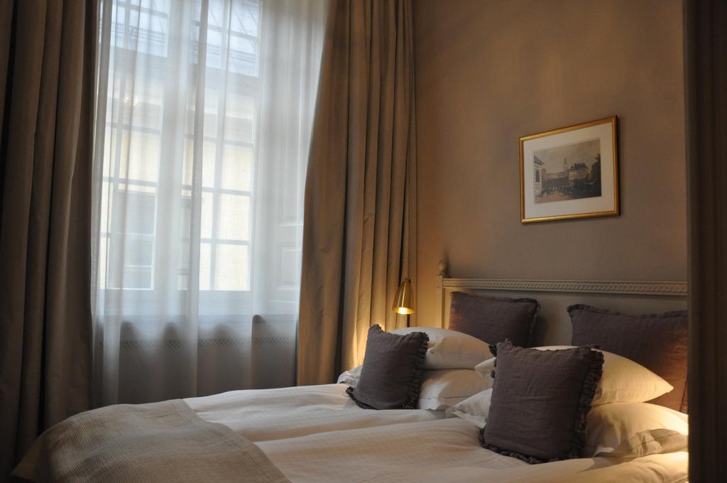 Small Double Room,1210132168:JPEG