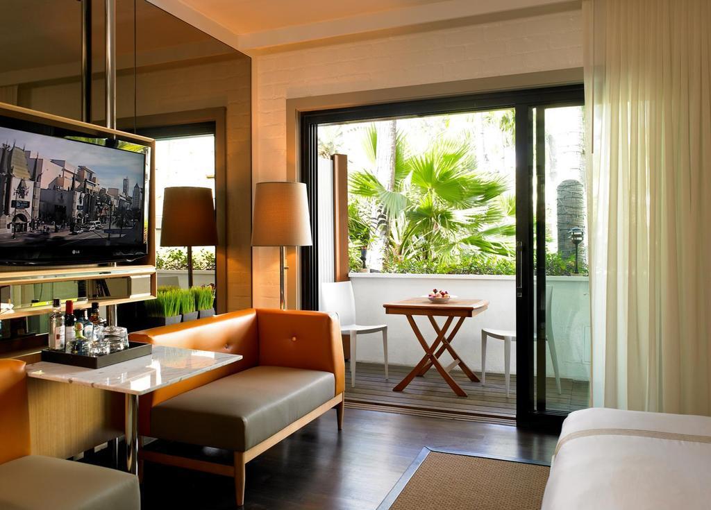 Cabana Balcony with Pool View,276690357:JPEG