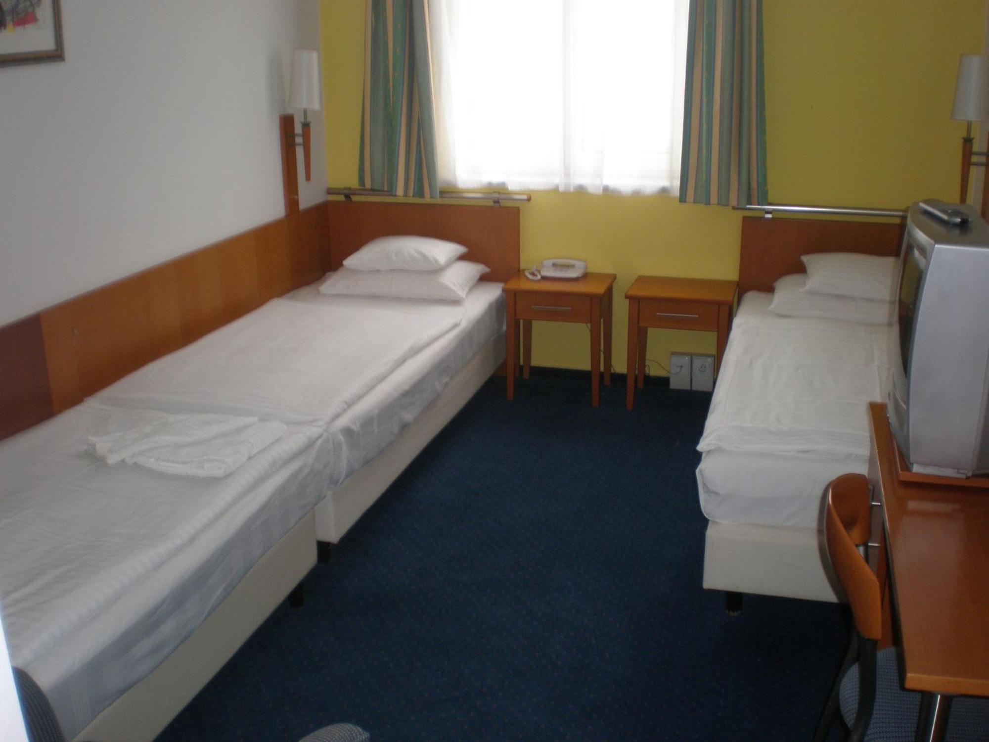 Triple Room,66832054:JPEG