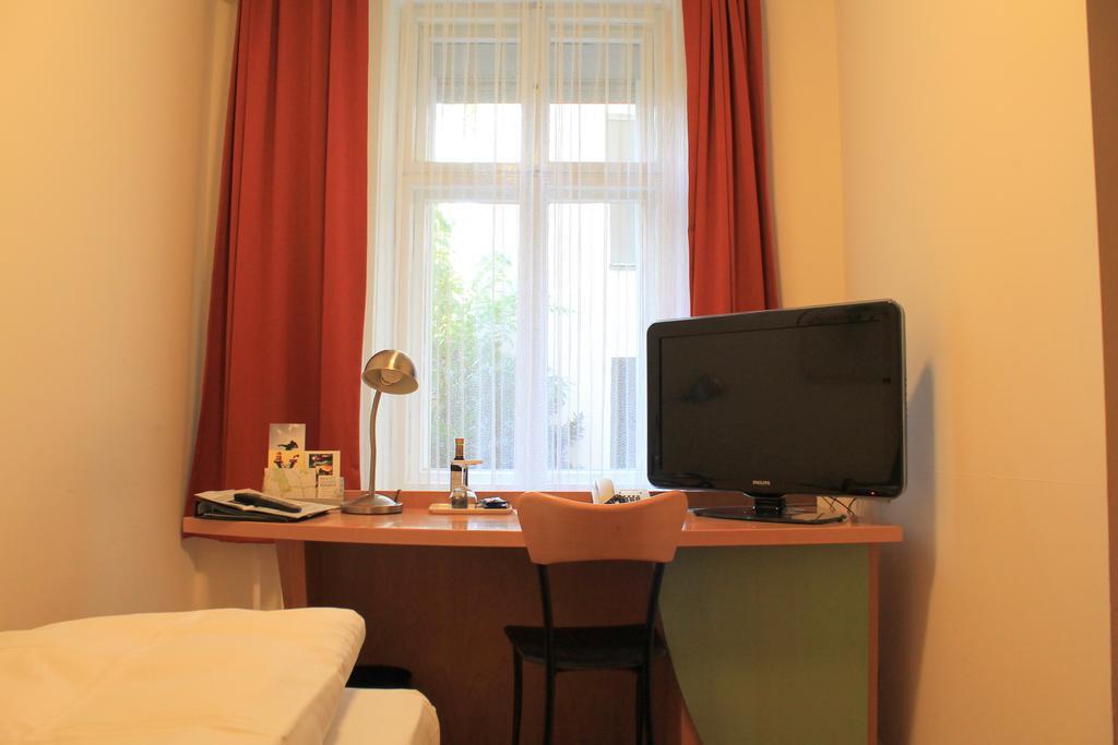 Single Room,324709123:JPEG