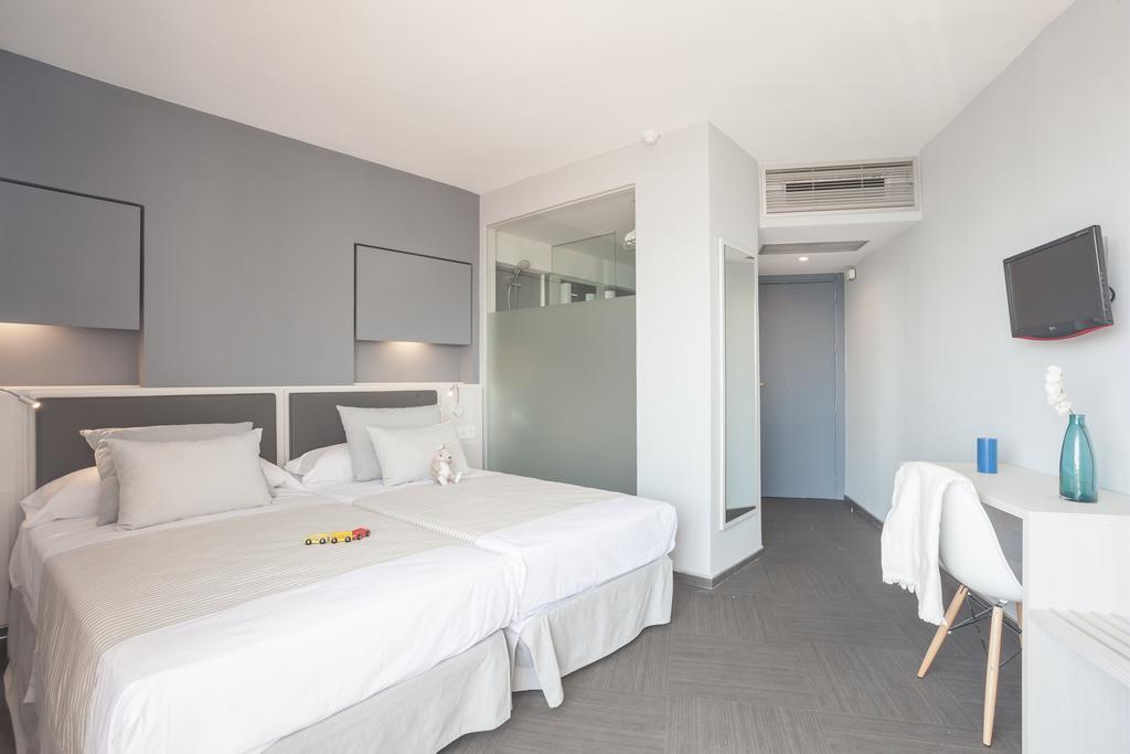Twin Room,1346261597:JPEG